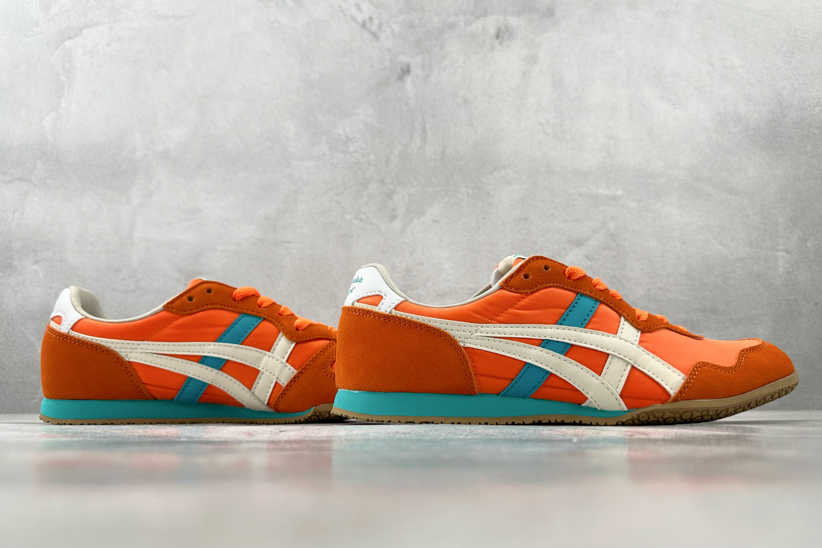 SC 
渠道特供 Onitsuka Tiger鬼塚虎 SERRANO 橙色

货号：1183B400-6