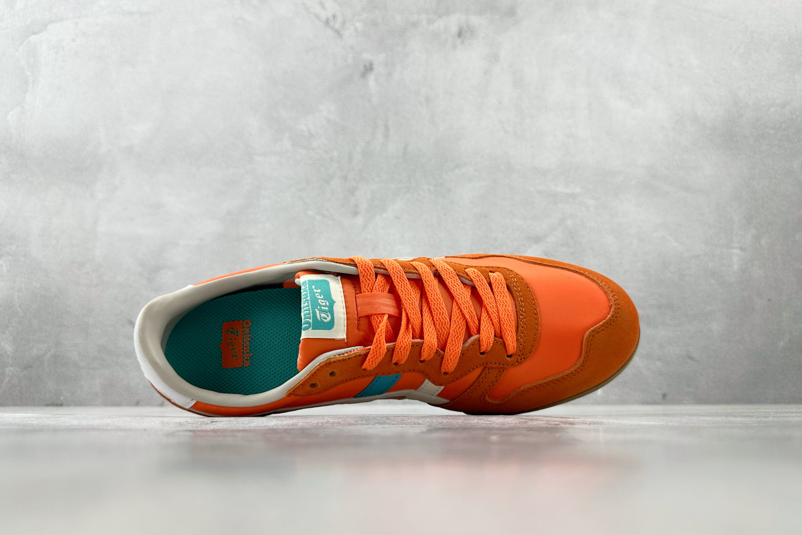 SC 
渠道特供 Onitsuka Tiger鬼塚虎 SERRANO 橙色

货号：1183B400-6
