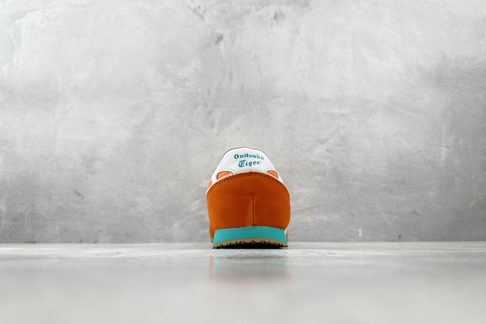 SC 
渠道特供 Onitsuka Tiger鬼塚虎 SERRANO 橙色

货号：1183B400-6