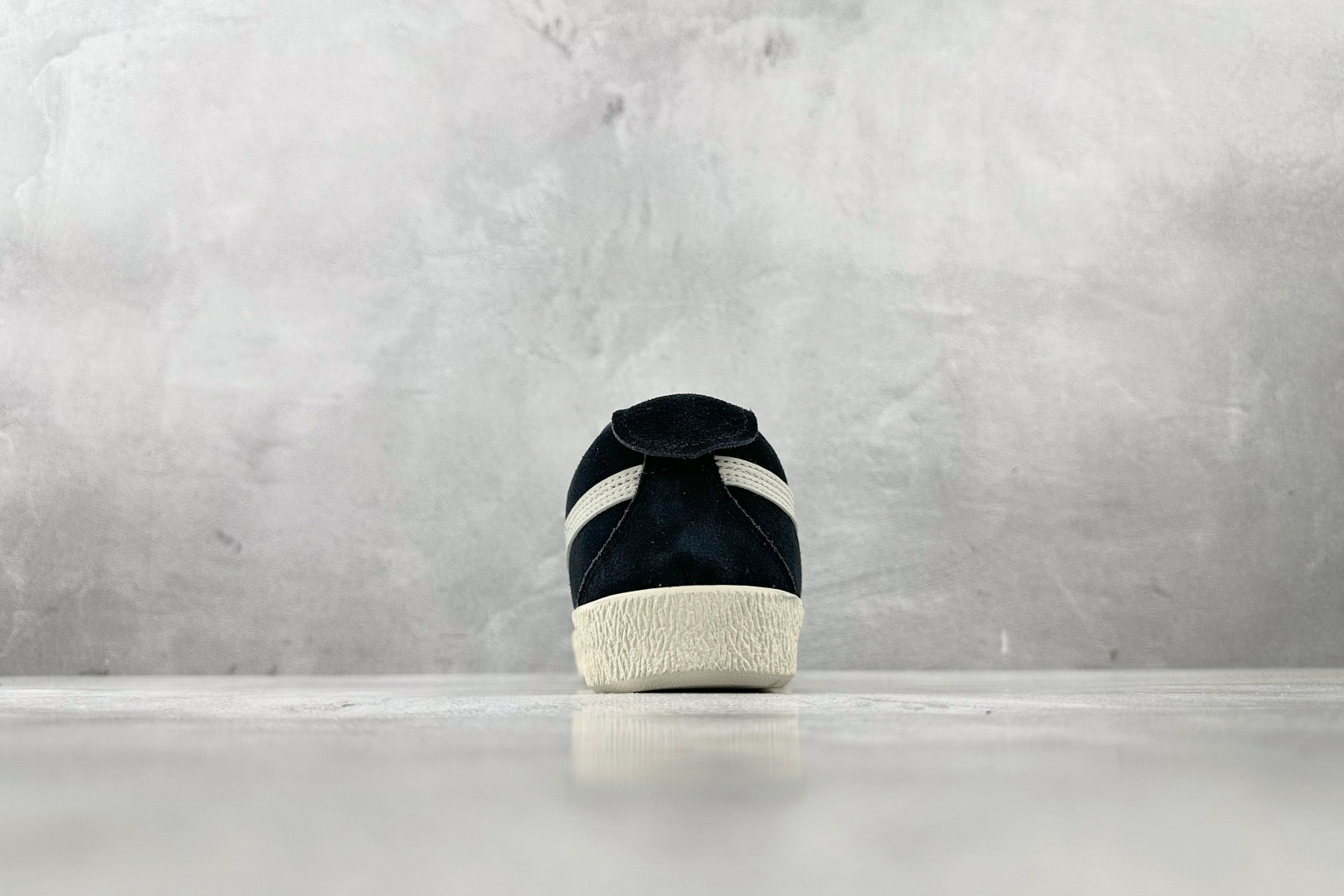 SC 
渠道特供 Onitsuka Tiger鬼塚虎 MEXICO 66 黑色

货号：1183C344