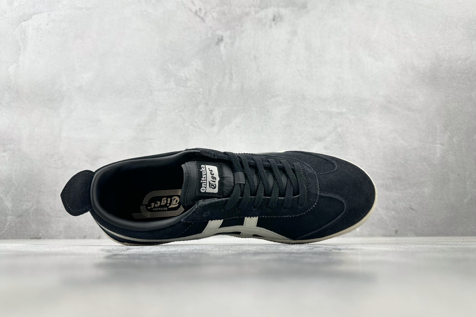 SC 
渠道特供 Onitsuka Tiger鬼塚虎 MEXICO 66 黑色

货号：1183C344
