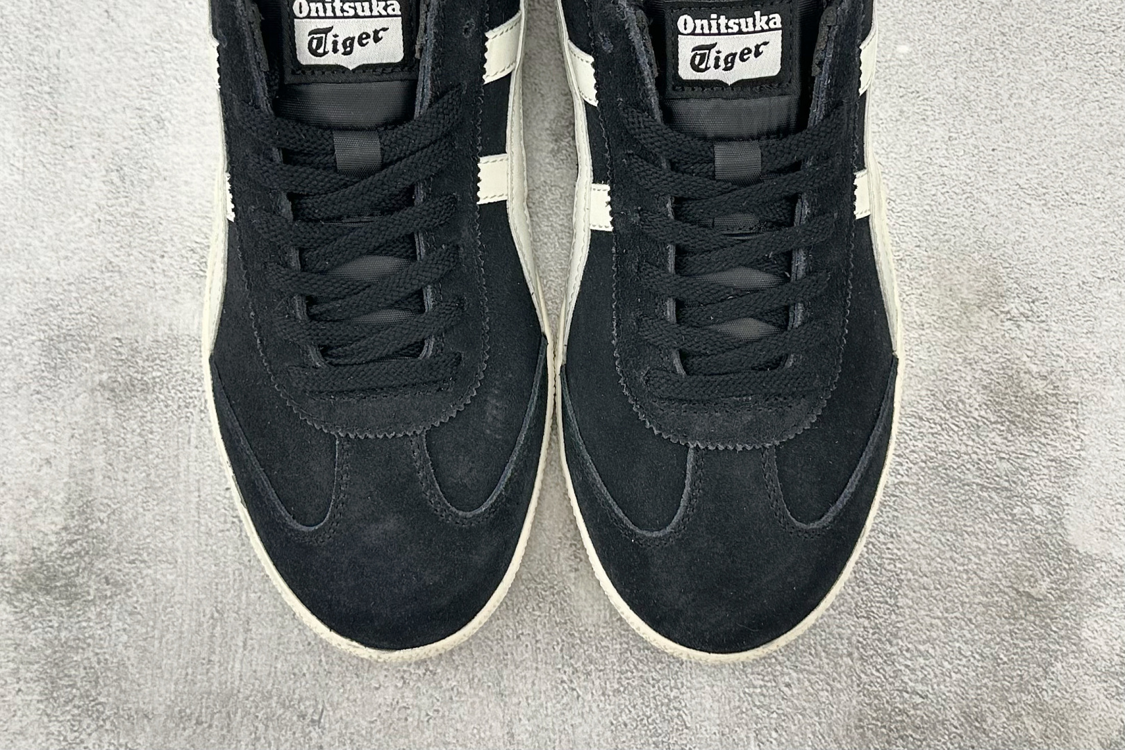 SC 
渠道特供 Onitsuka Tiger鬼塚虎 MEXICO 66 黑色

货号：1183C344