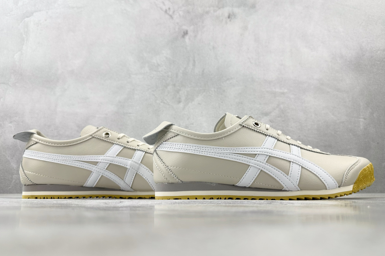 SC 
渠道特供 Onitsuka Tiger鬼塚虎 MEXICO 66 SD 米白色

货号：1183