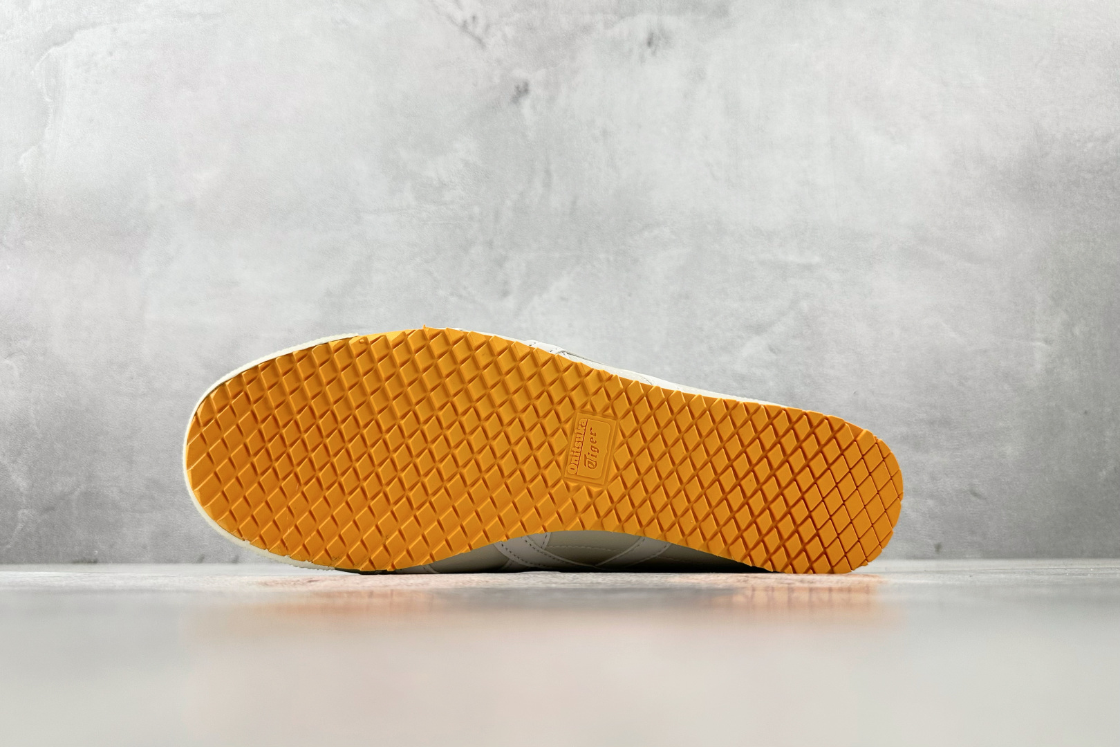 SC 
渠道特供 Onitsuka Tiger鬼塚虎 MEXICO 66 SD 米绿

货号：1183A