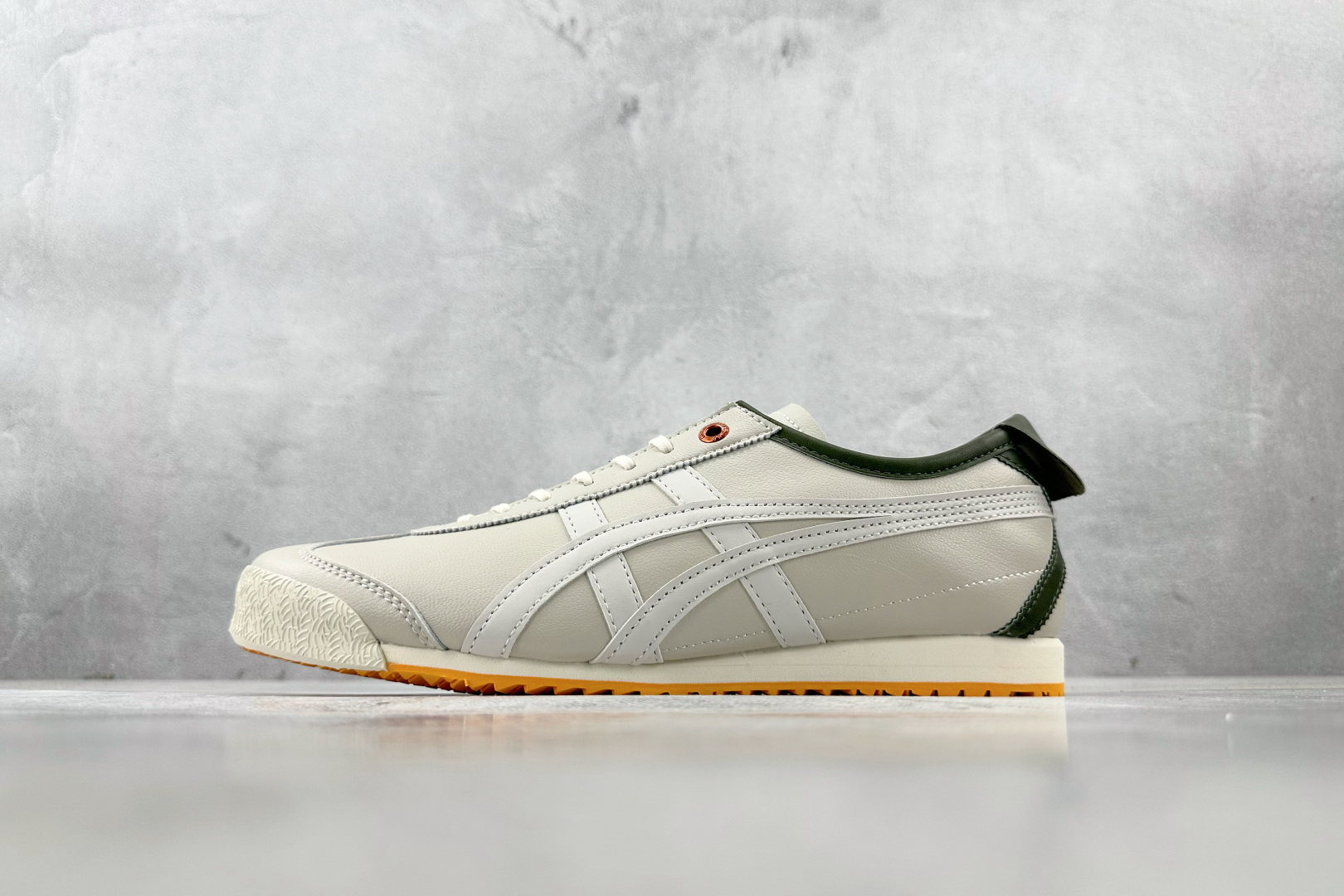 SC 
渠道特供 Onitsuka Tiger鬼塚虎 MEXICO 66 SD 米绿

货号：1183A