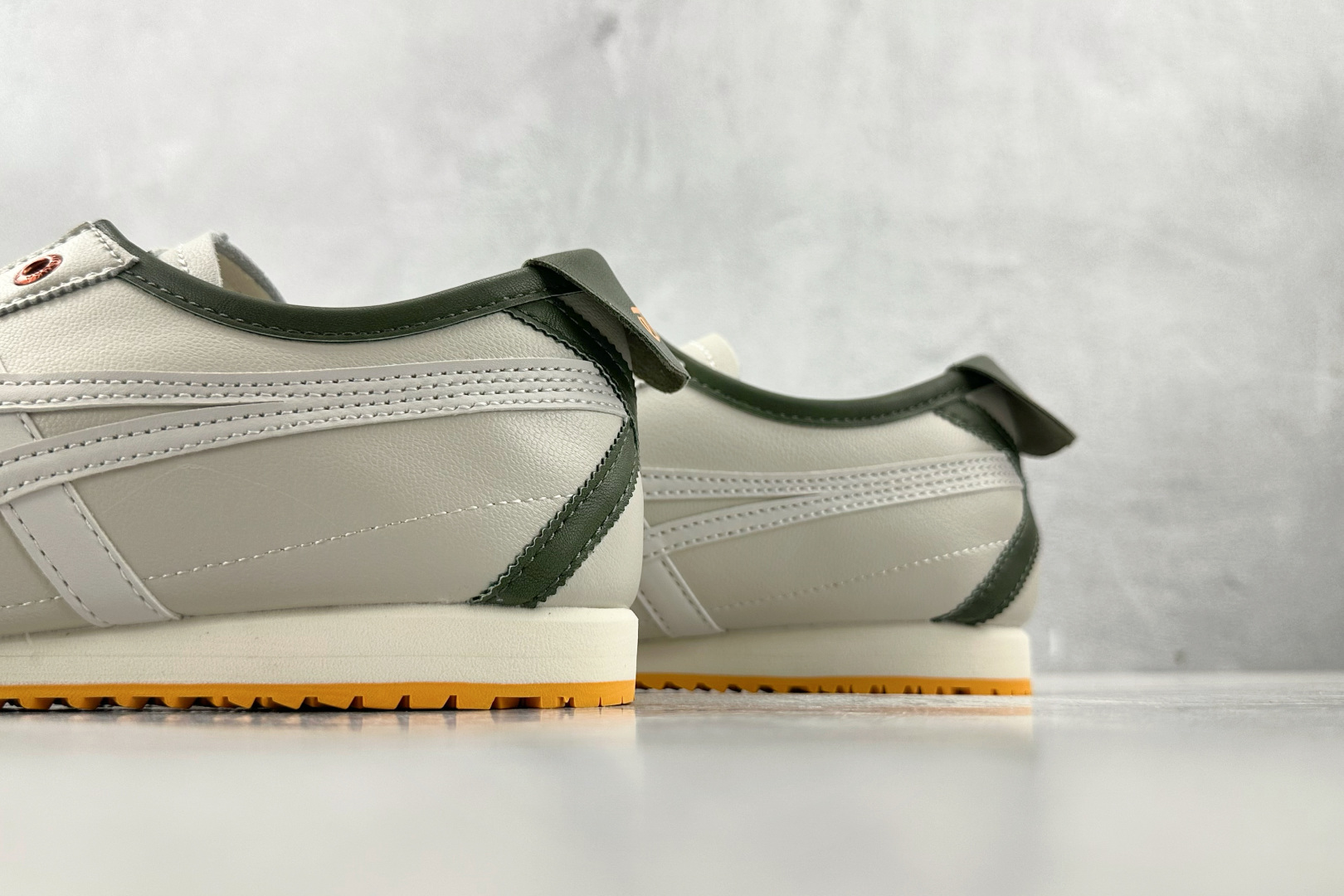 SC 
渠道特供 Onitsuka Tiger鬼塚虎 MEXICO 66 SD 米绿

货号：1183A