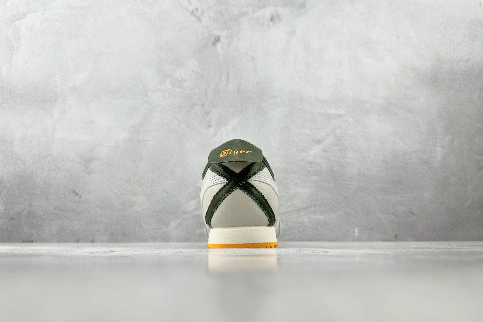 SC 
渠道特供 Onitsuka Tiger鬼塚虎 MEXICO 66 SD 米绿

货号：1183A