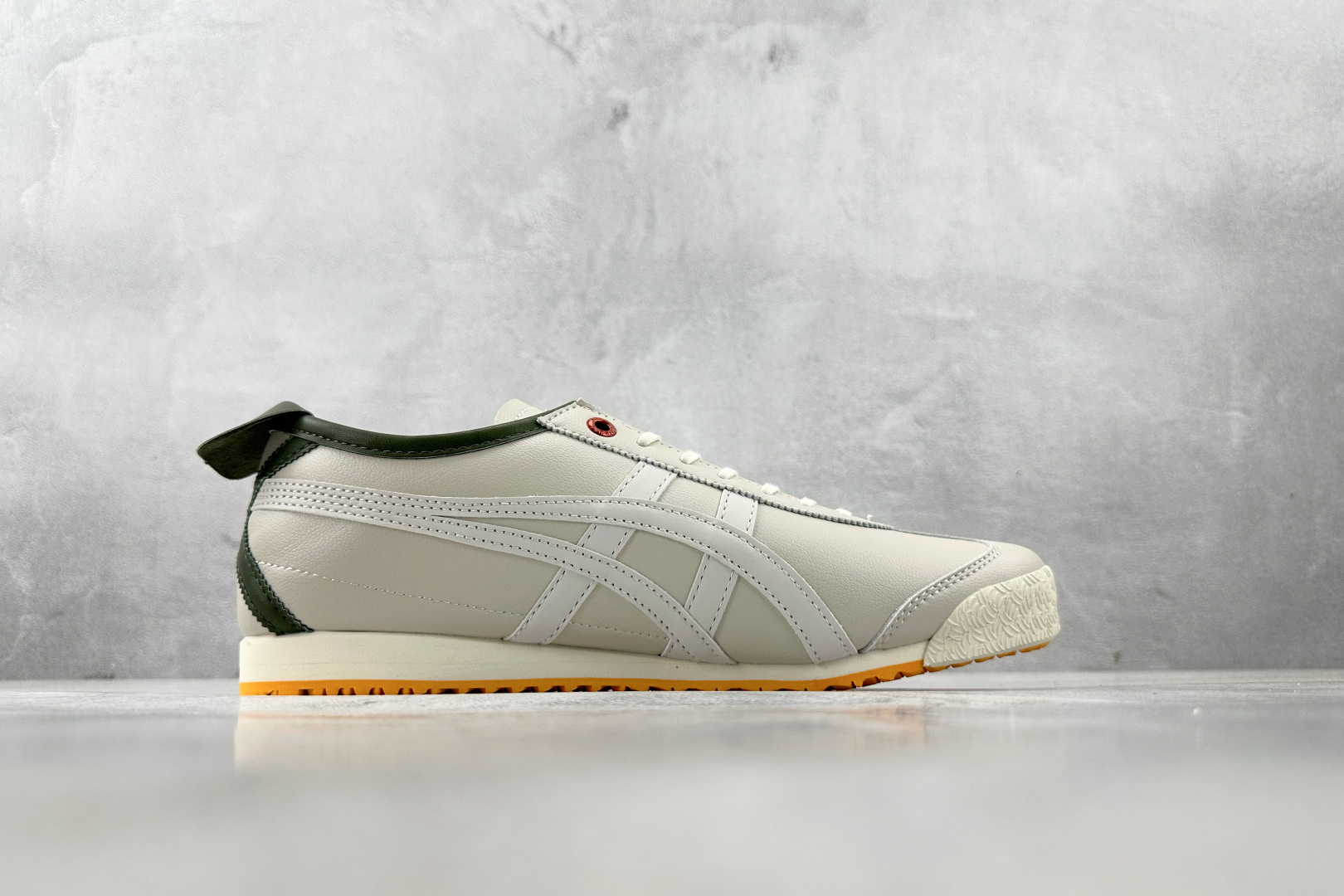 SC 
渠道特供 Onitsuka Tiger鬼塚虎 MEXICO 66 SD 米绿

货号：1183A