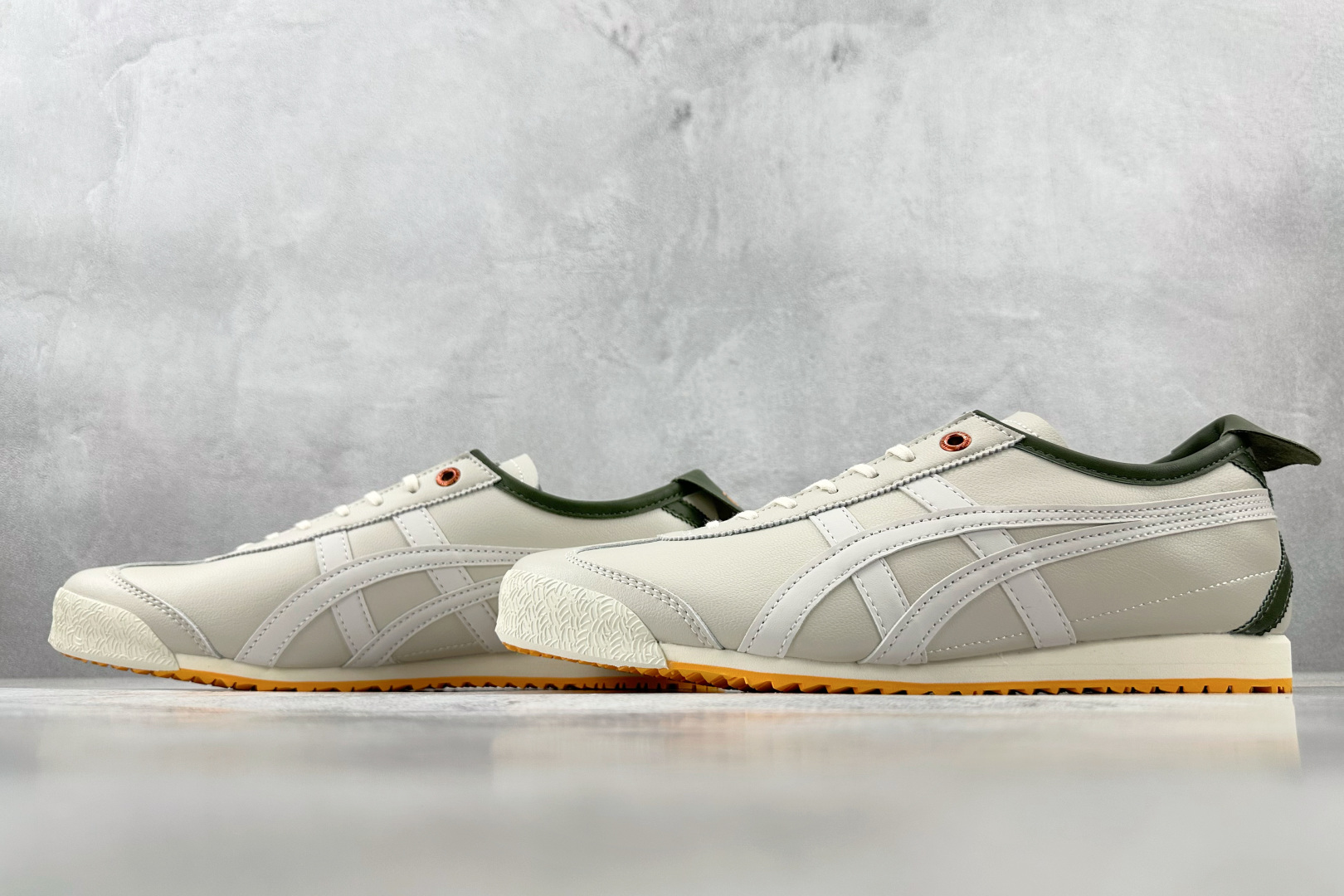 SC 
渠道特供 Onitsuka Tiger鬼塚虎 MEXICO 66 SD 米绿

货号：1183A