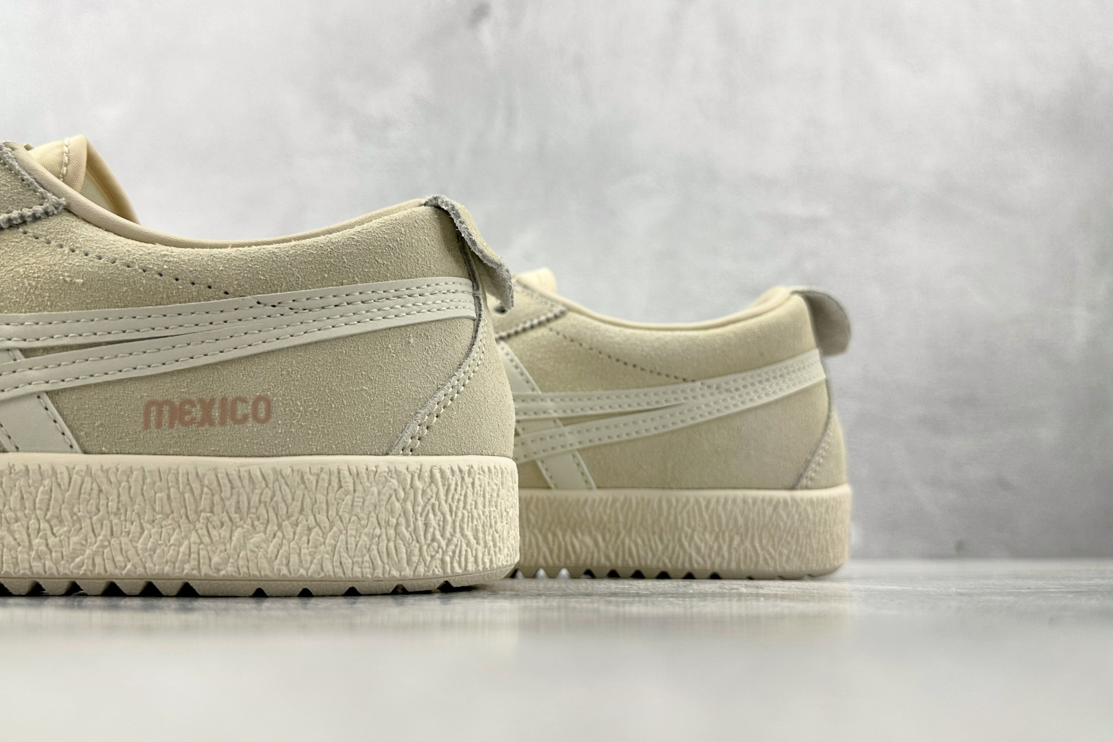 SC 
渠道特供 Onitsuka Tiger鬼塚虎 MEXICO 66 DELEGATION 米色

