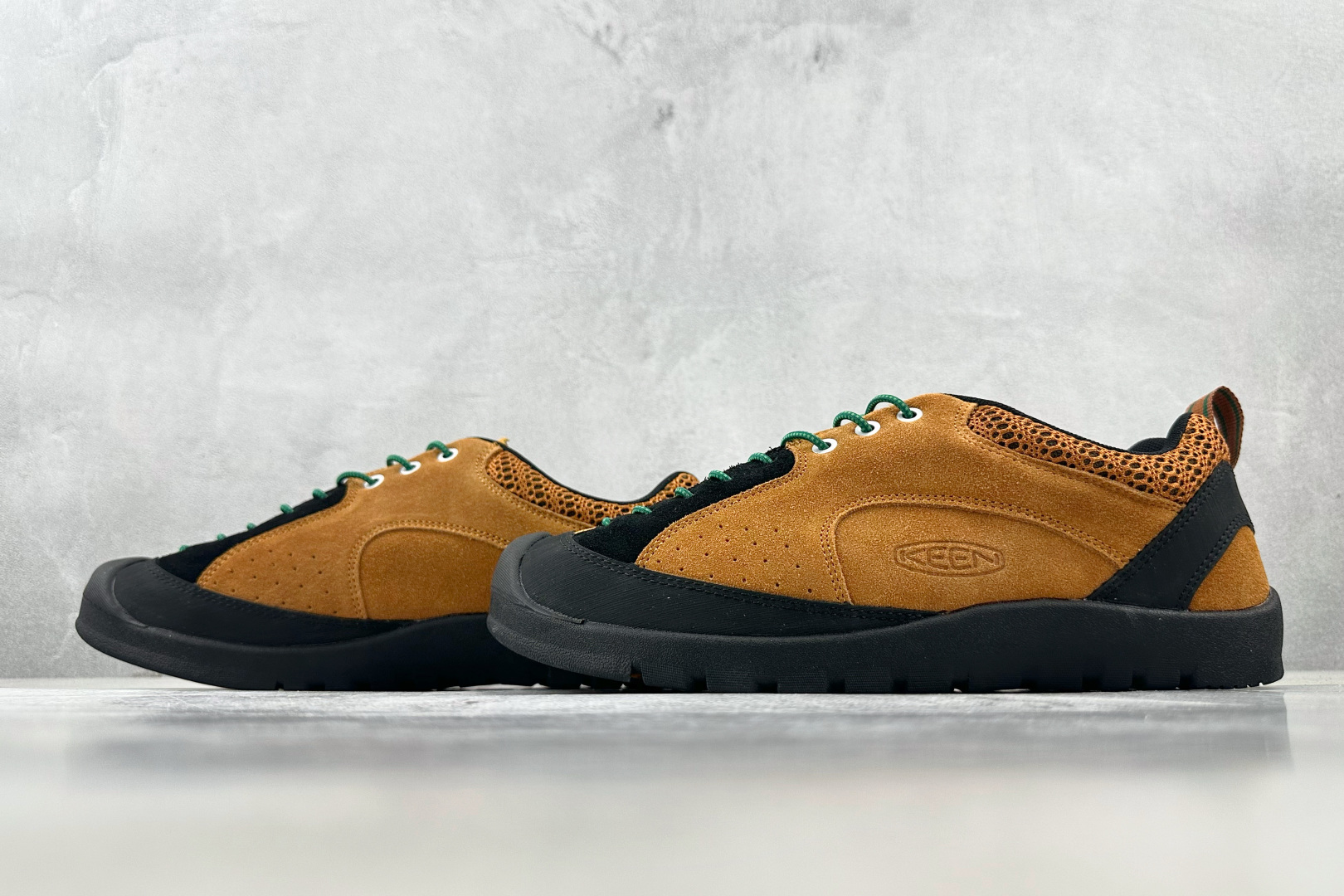 KN 
KEEN Jasper Rocks Sp M 棕色

货号：
尺码：36 36.5 37 38.