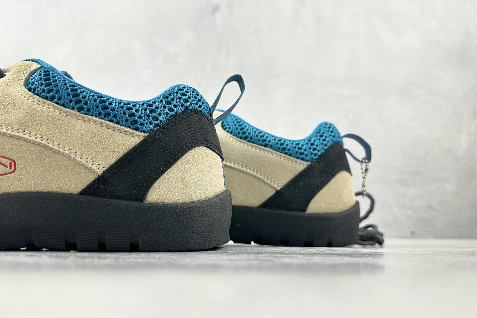 KN 
KEEN Jasper Rocks 卡其色

货号：
尺码：36 36.5 37 38.5 39