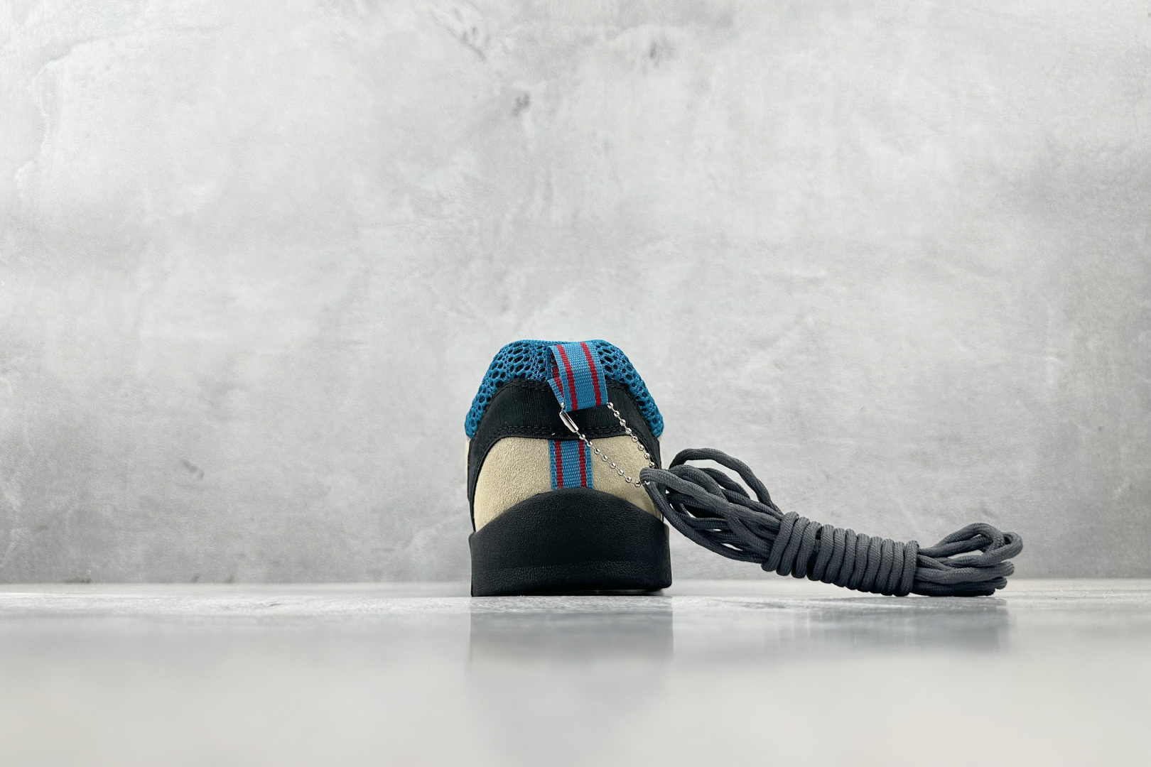 KN 
KEEN Jasper Rocks 卡其色

货号：
尺码：36 36.5 37 38.5 39