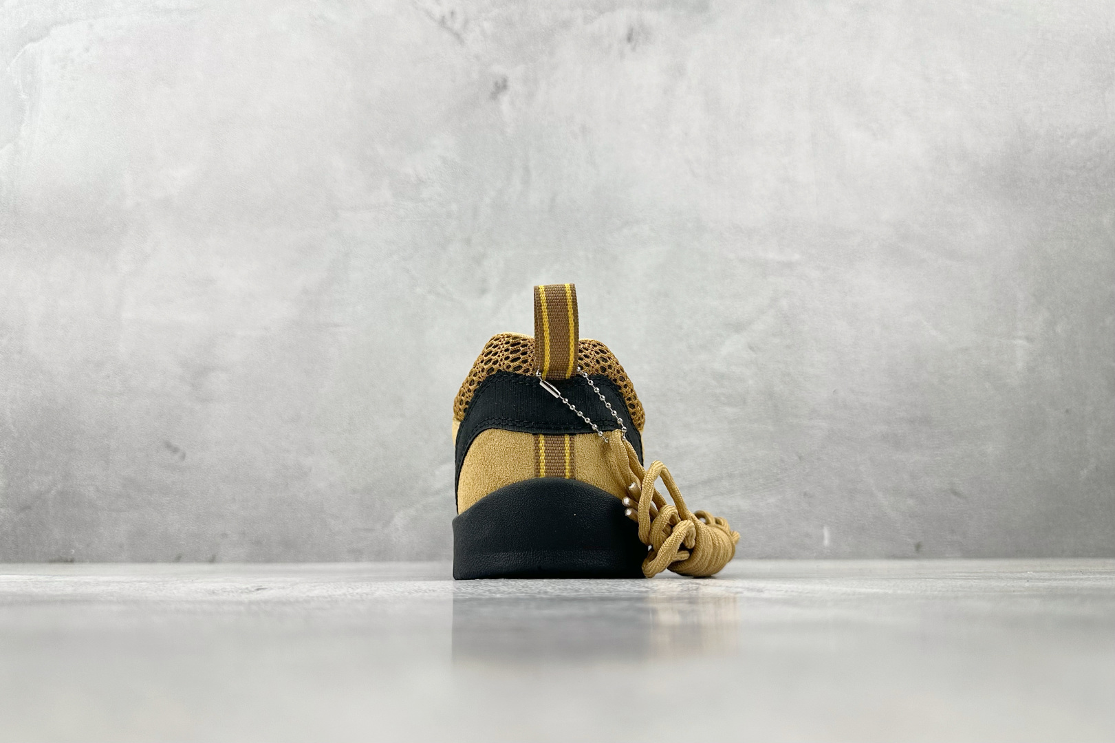 KN 
KEEN Jasper Rocks 棕黑

货号：
尺码：36 36.5 37 38.5 39 