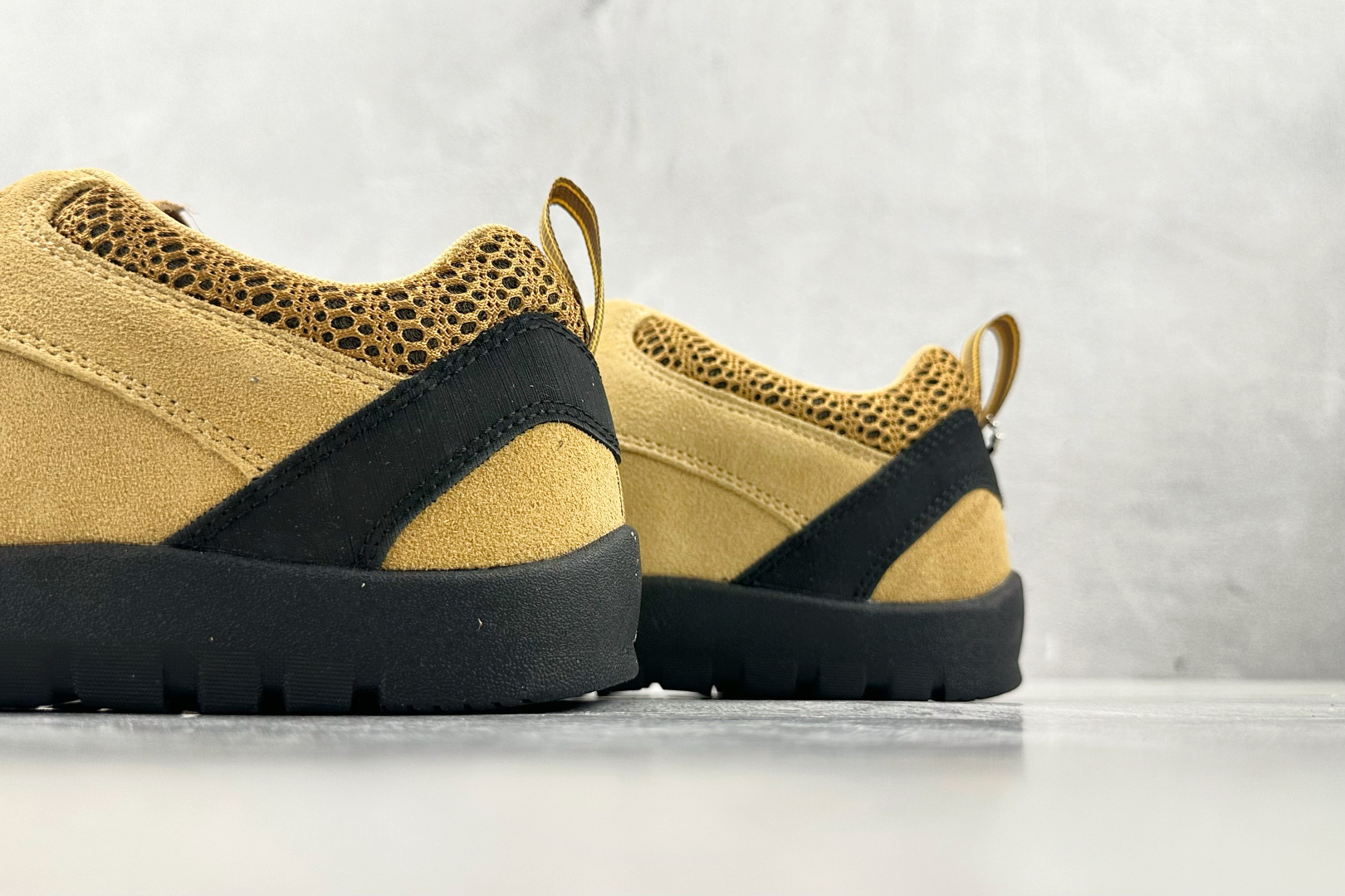 KN 
KEEN Jasper Rocks 棕黑

货号：
尺码：36 36.5 37 38.5 39 