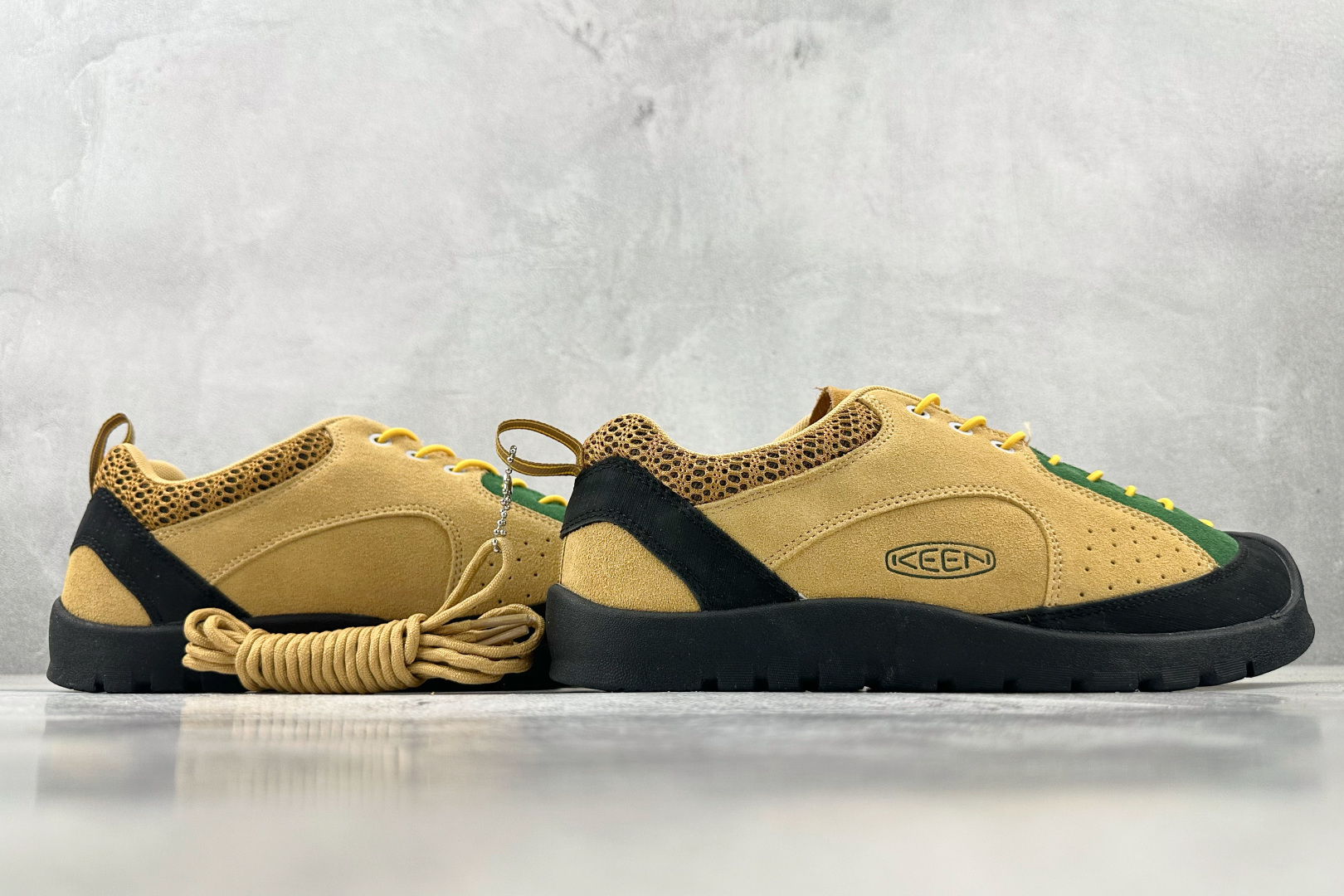 KN 
KEEN Jasper Rocks 棕黑

货号：
尺码：36 36.5 37 38.5 39 
