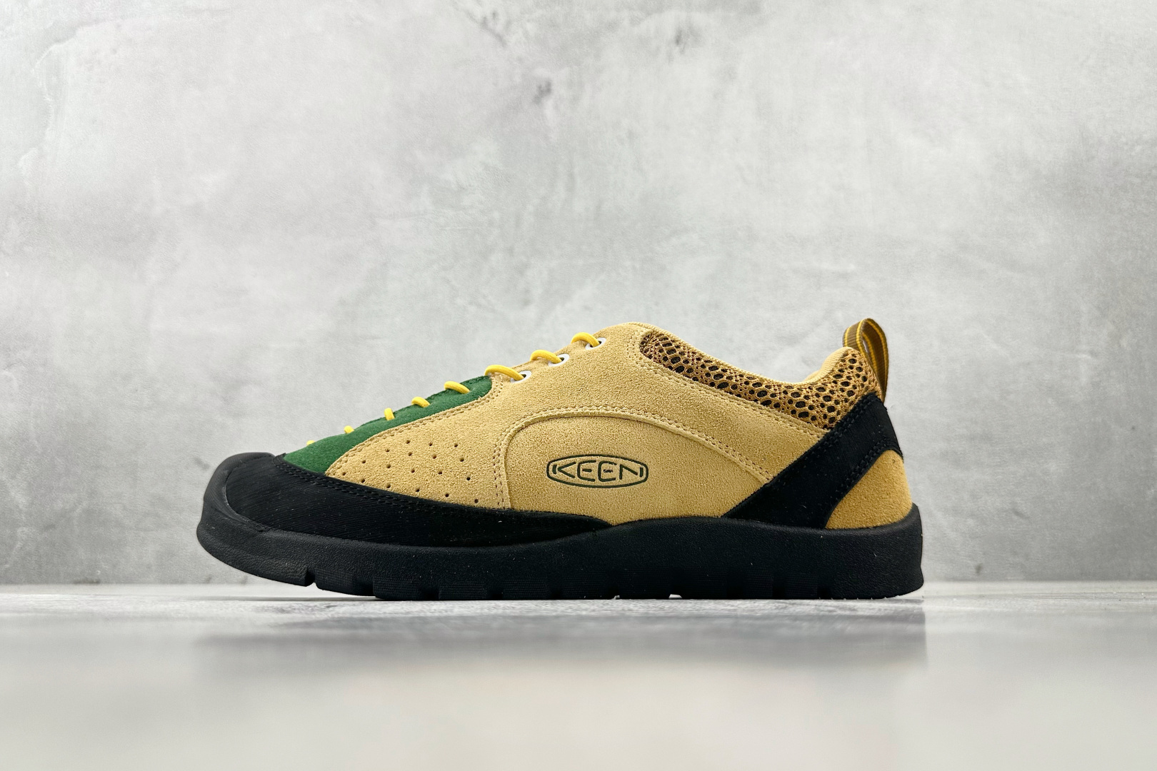 KN 
KEEN Jasper Rocks 棕黑

货号：
尺码：36 36.5 37 38.5 39 