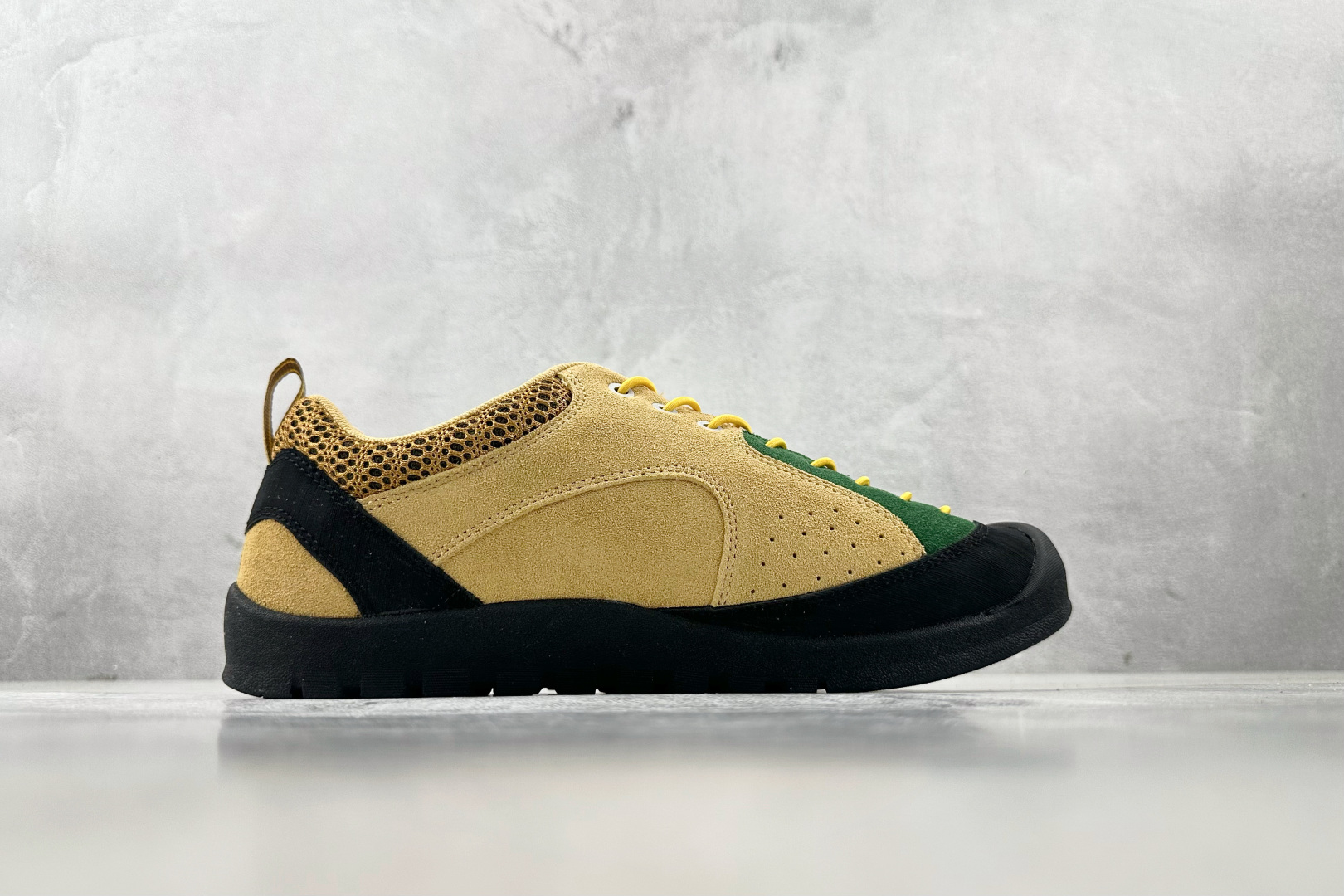 KN 
KEEN Jasper Rocks 棕黑

货号：
尺码：36 36.5 37 38.5 39 