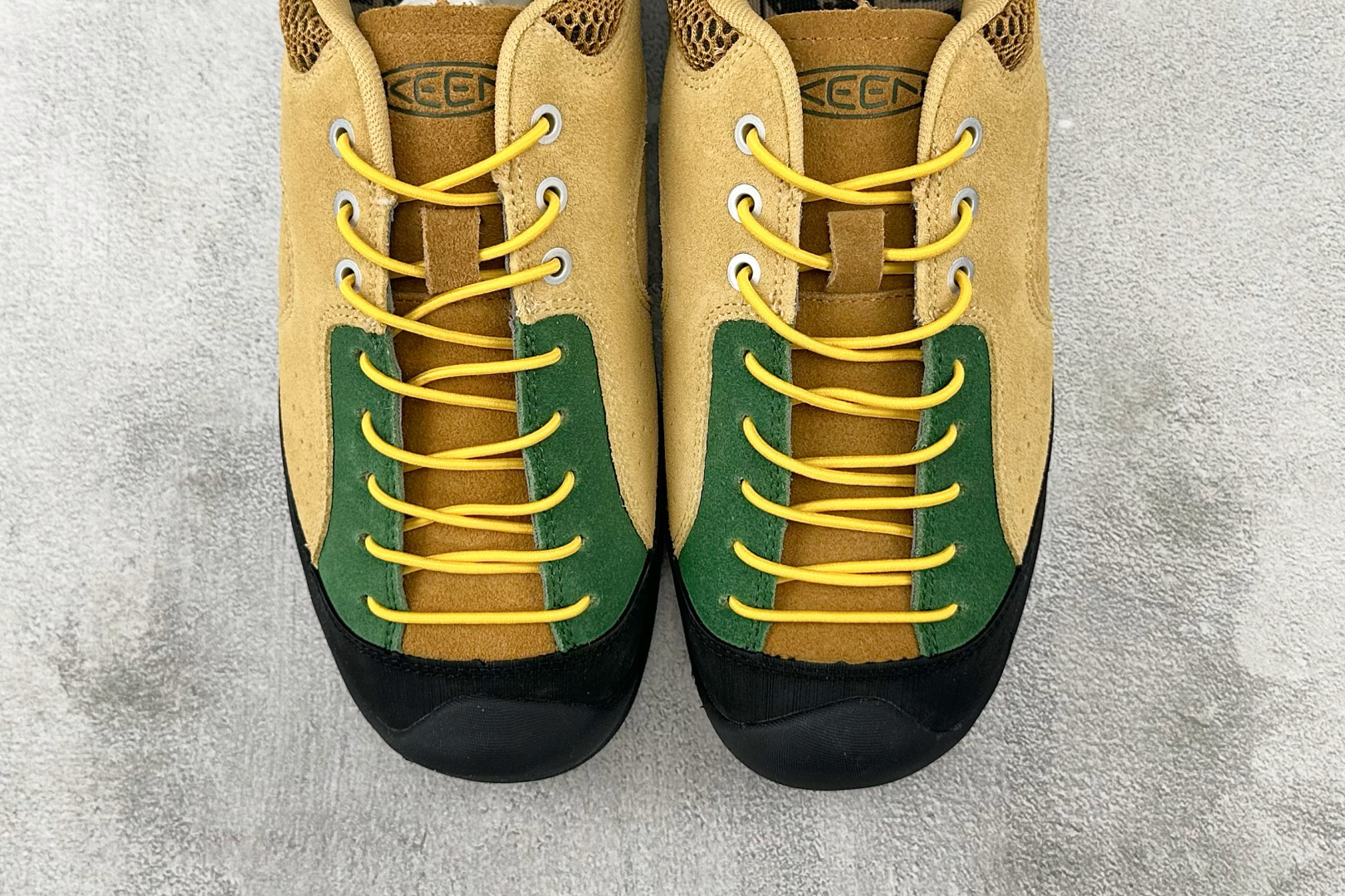 KN 
KEEN Jasper Rocks 棕黑

货号：
尺码：36 36.5 37 38.5 39 
