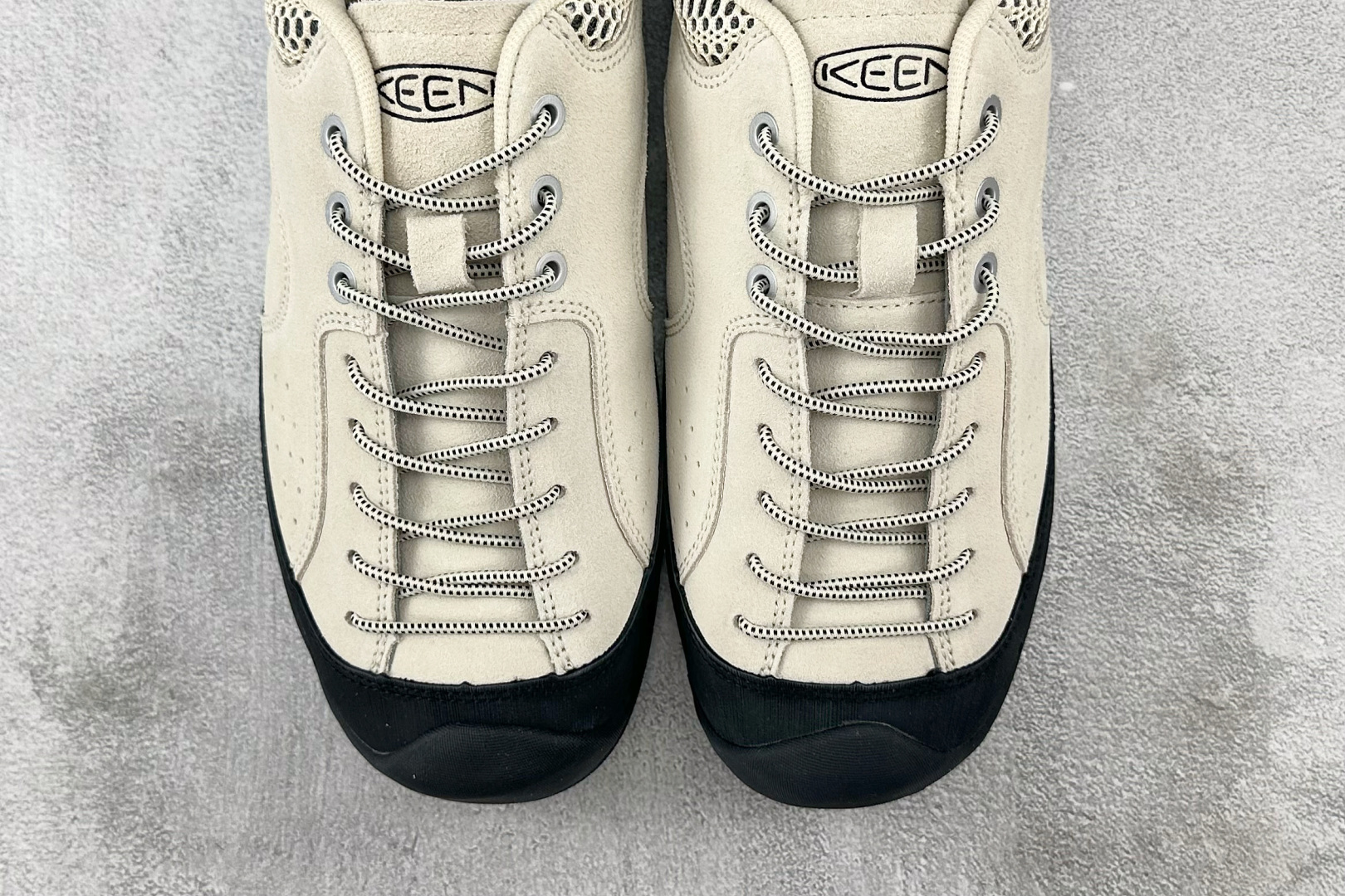 KN 
KEEN Jasper Rocks SP 米黑

货号：
尺码：36 36.5 37 38.5 