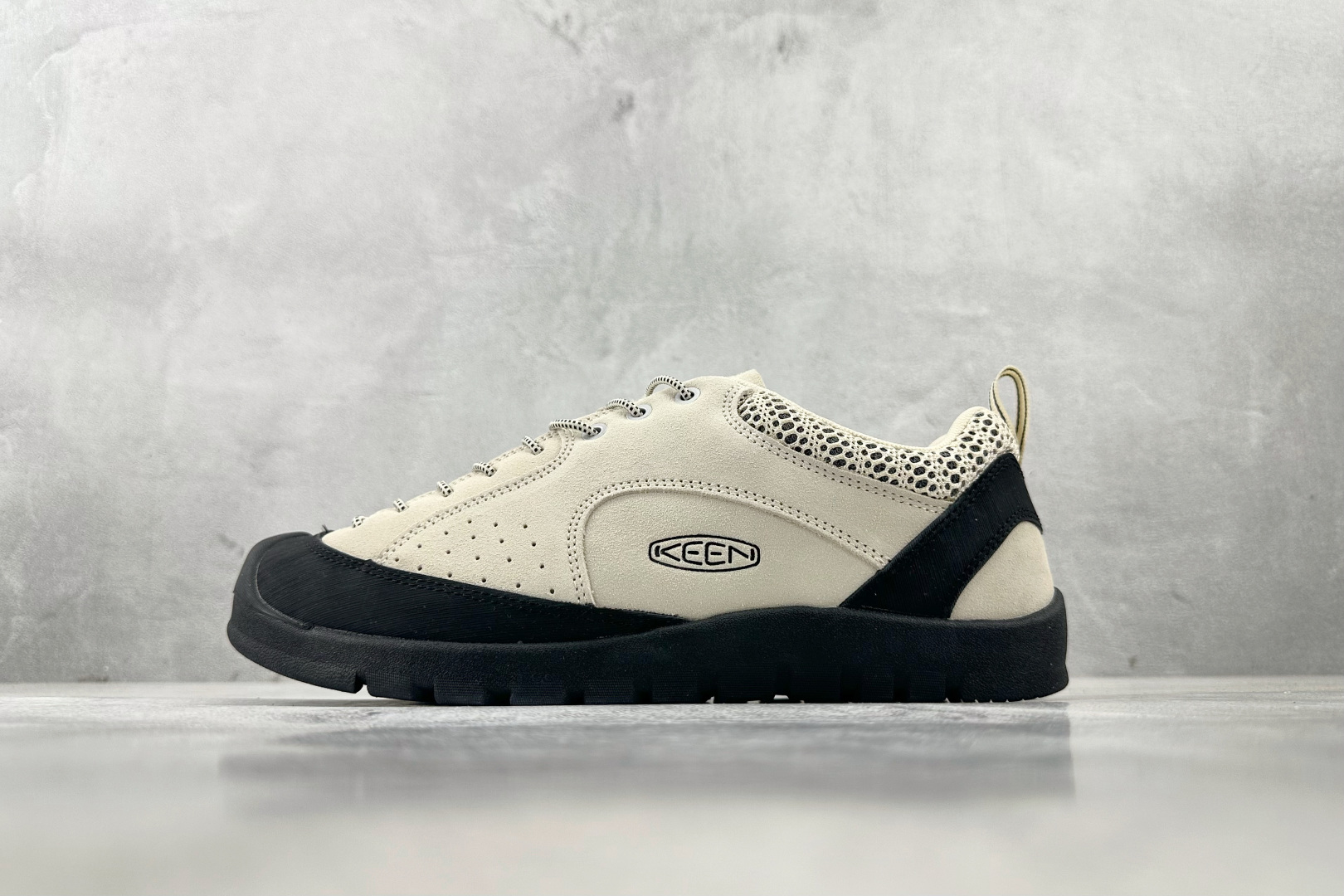 KN 
KEEN Jasper Rocks SP 米黑

货号：
尺码：36 36.5 37 38.5 