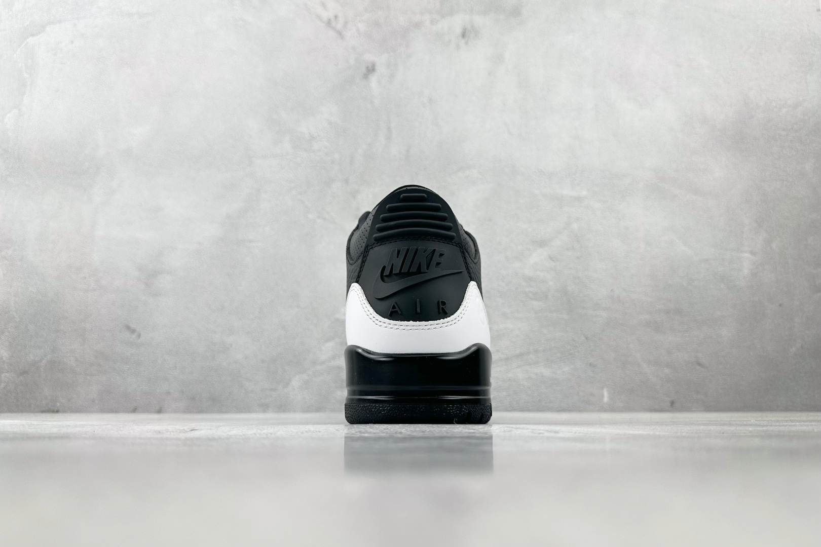 RN  
顶级纯原 Fragment Design x Jordan Air Jordan 3 Blac