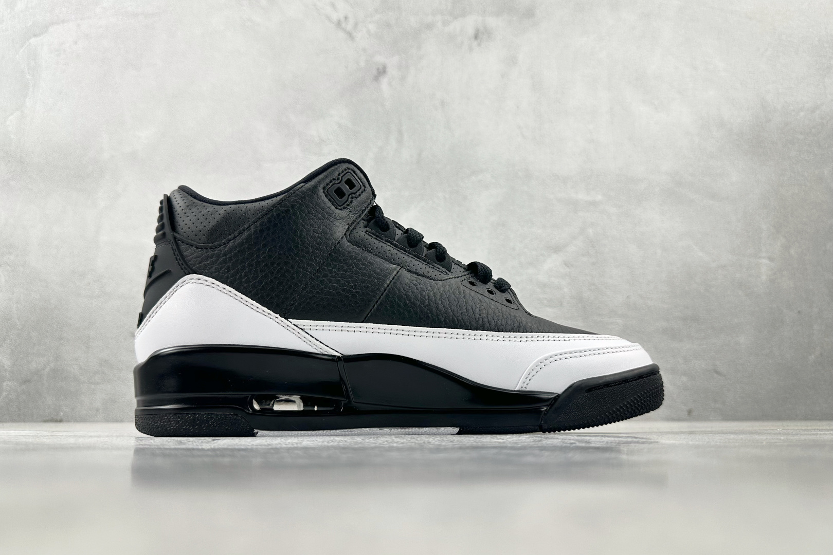 RN  
顶级纯原 Fragment Design x Jordan Air Jordan 3 Blac