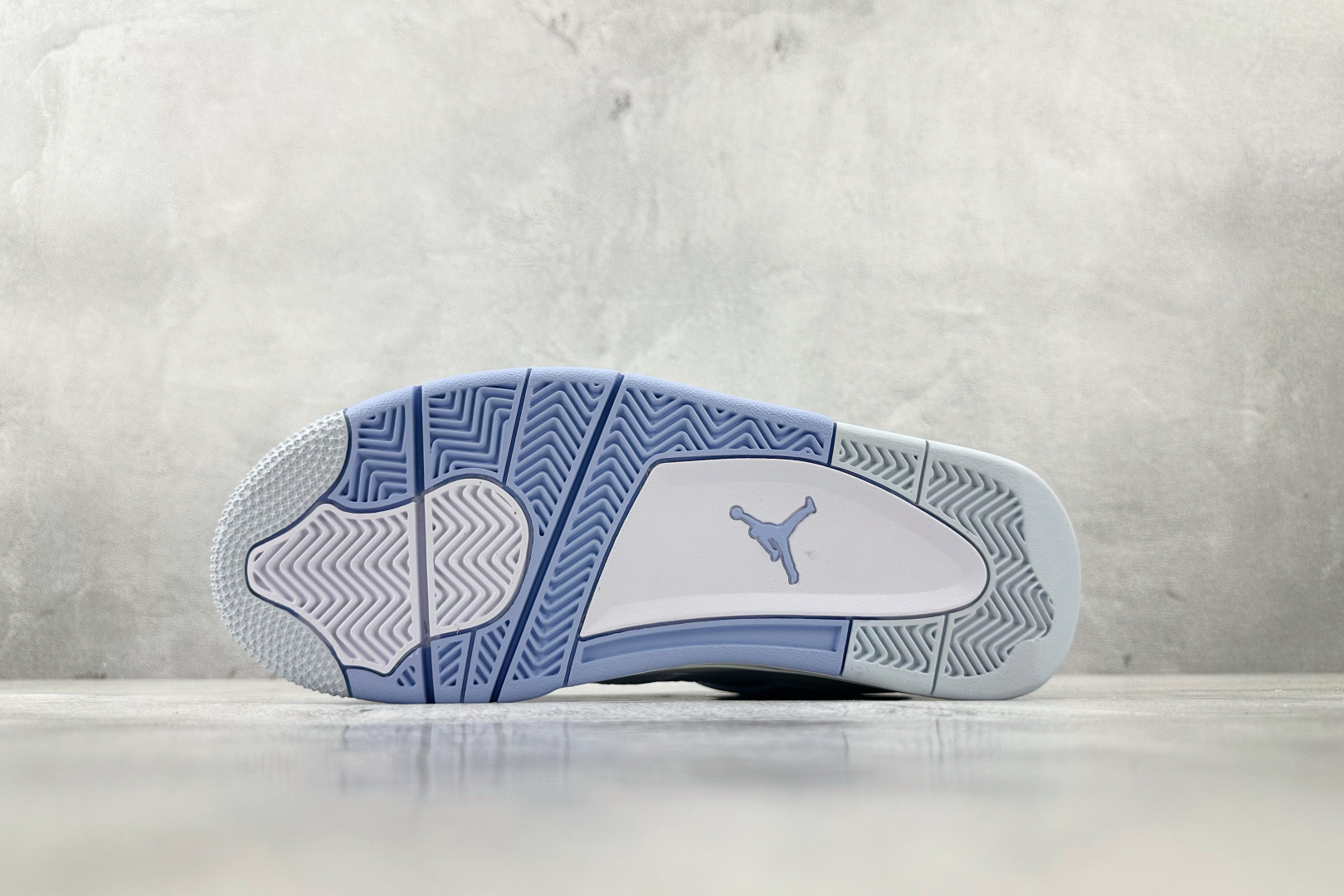 N版 
东南亚订单 Jordan Air Jordan 4 “ALUMINUM”白蓝色

货号：HV08