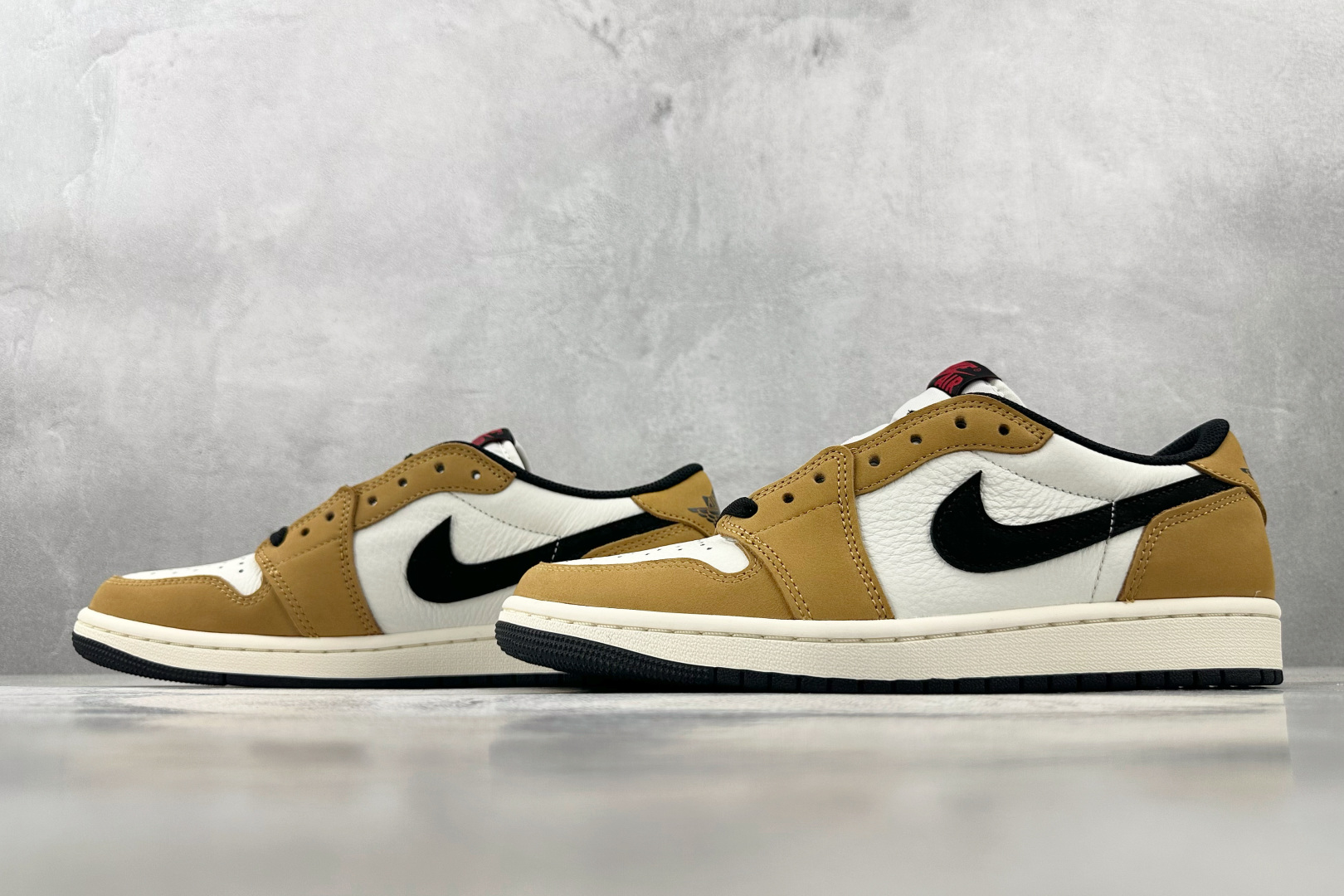 LJR 
Jordan Air Jordan 1 Low OG “Rookie of the Year”