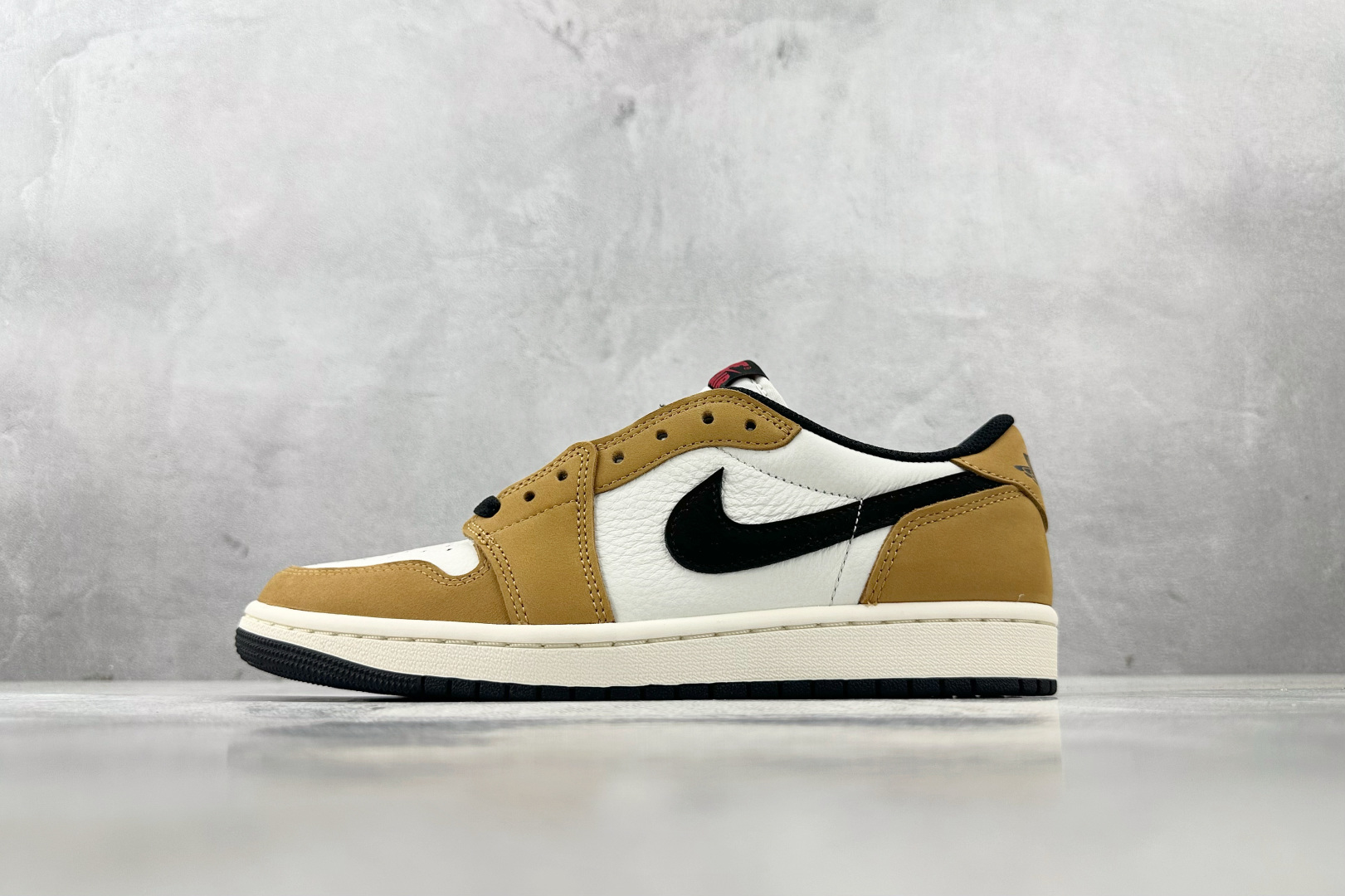 LJR 
Jordan Air Jordan 1 Low OG “Rookie of the Year”