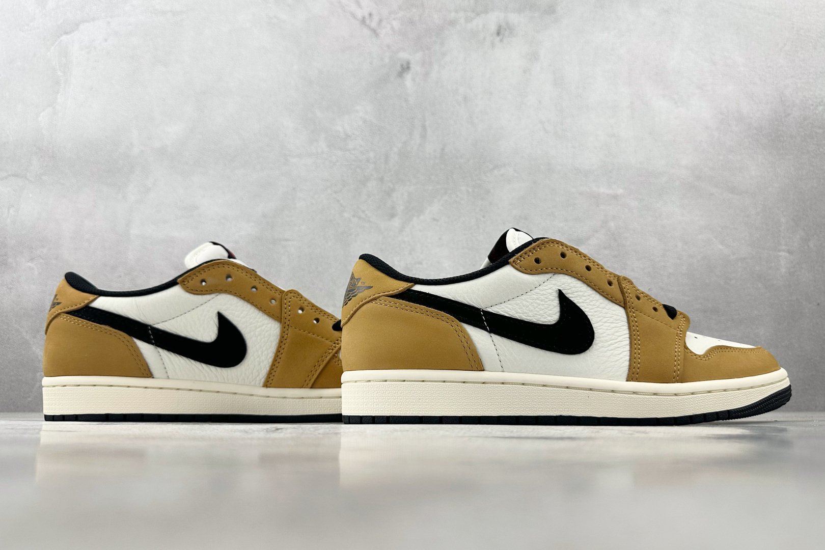 LJR 
Jordan Air Jordan 1 Low OG “Rookie of the Year”