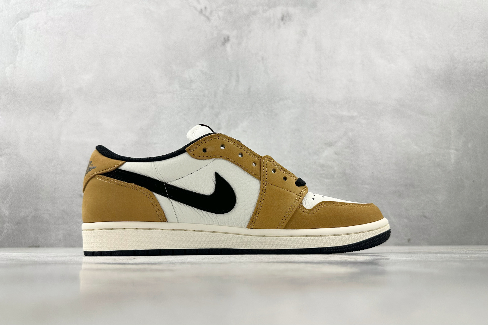 LJR 
Jordan Air Jordan 1 Low OG “Rookie of the Year”