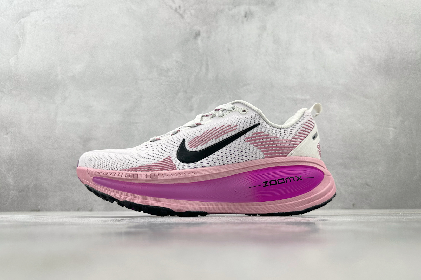 GT 
全套数据私模 Nike Vomero 18 白粉色

货号：HM6804-105
尺码：36 3