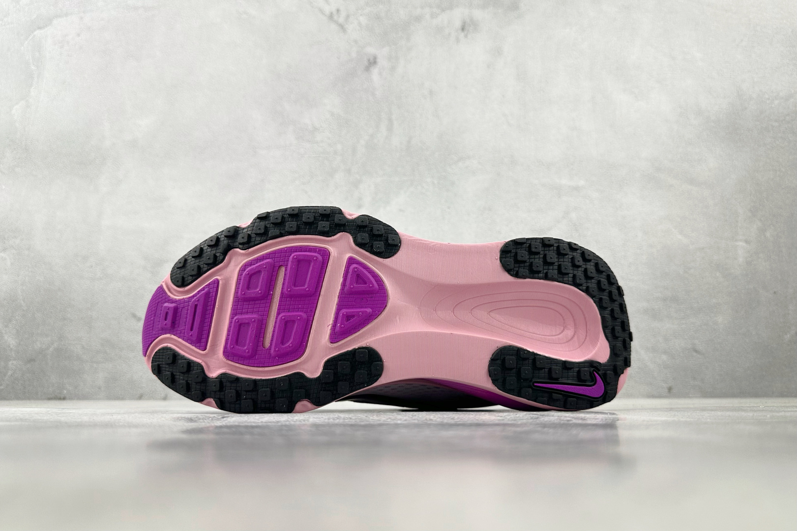 GT 
全套数据私模 Nike Vomero 18 白粉色

货号：HM6804-105
尺码：36 3