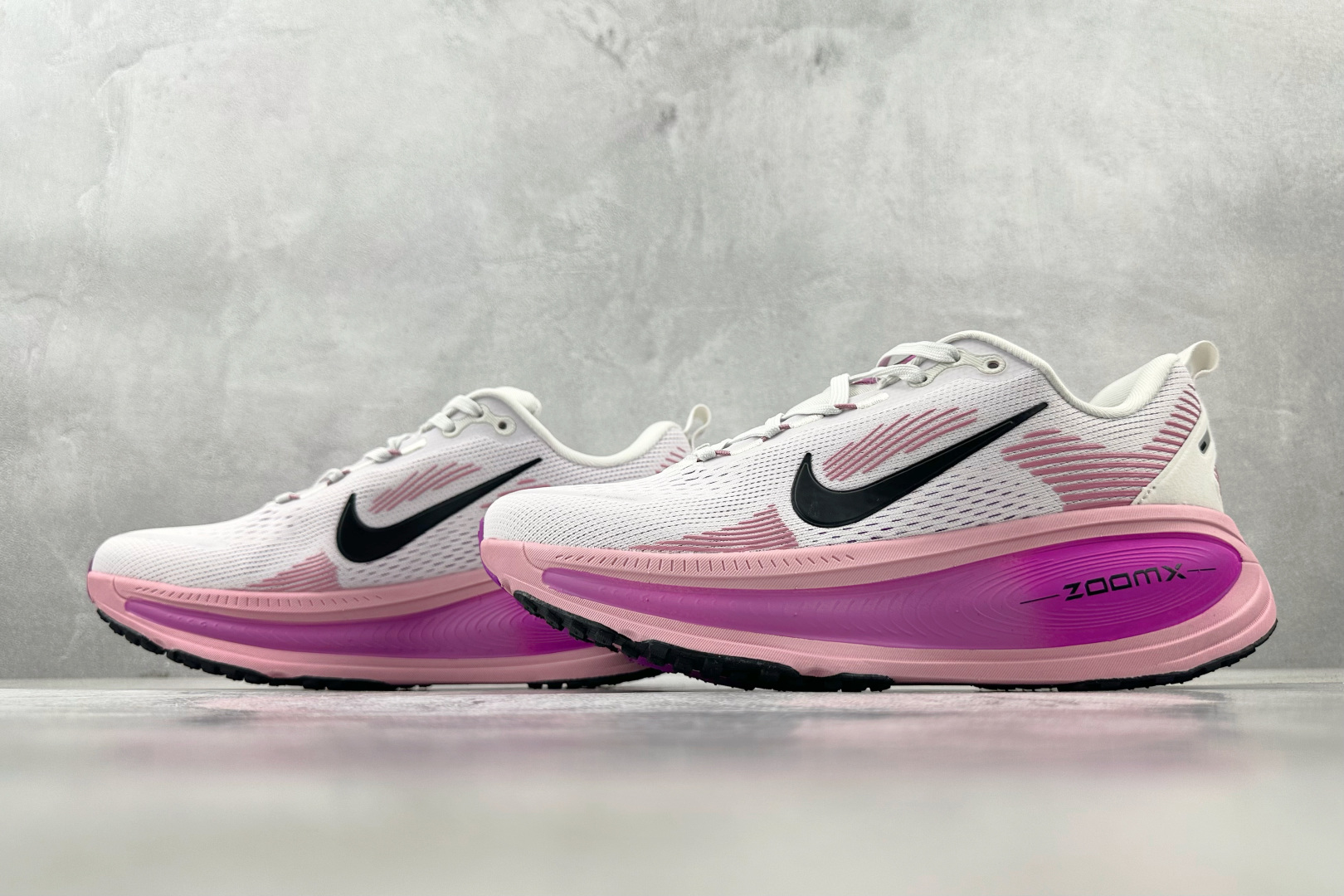 GT 
全套数据私模 Nike Vomero 18 白粉色

货号：HM6804-105
尺码：36 3