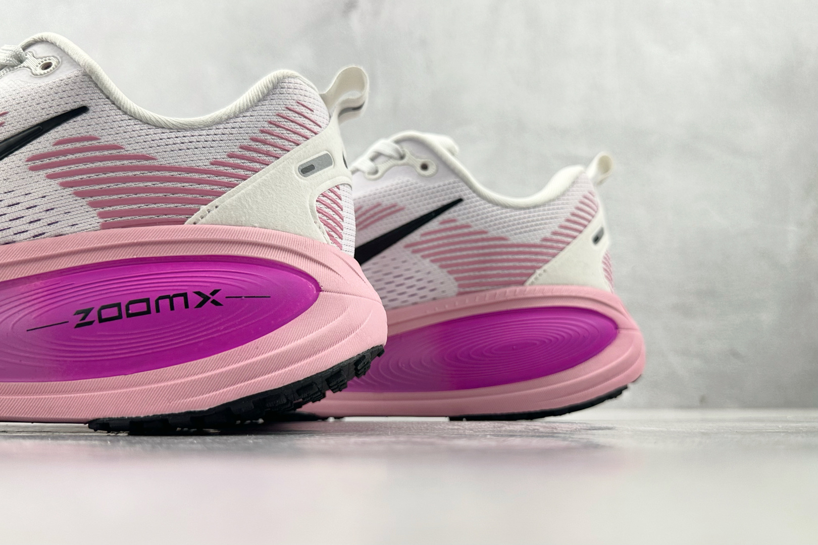 GT 
全套数据私模 Nike Vomero 18 白粉色

货号：HM6804-105
尺码：36 3