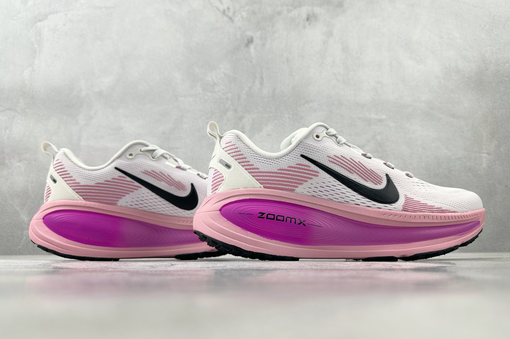 GT 
全套数据私模 Nike Vomero 18 白粉色

货号：HM6804-105
尺码：36 3