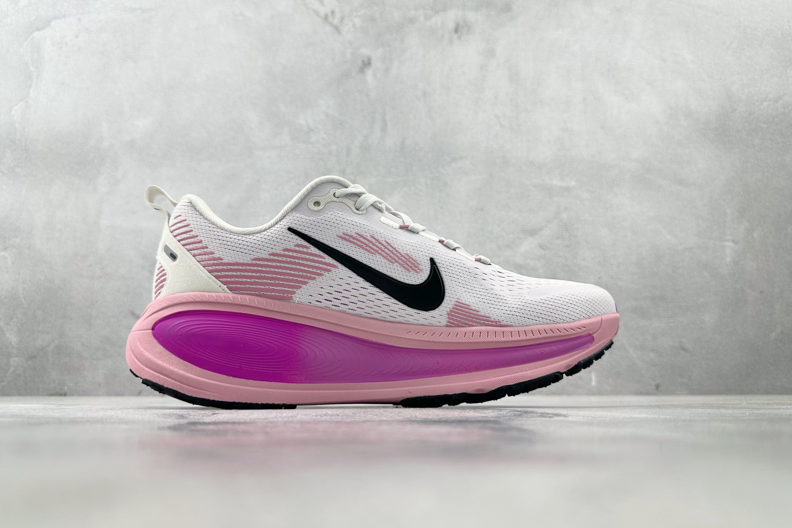 GT 
全套数据私模 Nike Vomero 18 白粉色

货号：HM6804-105
尺码：36 3
