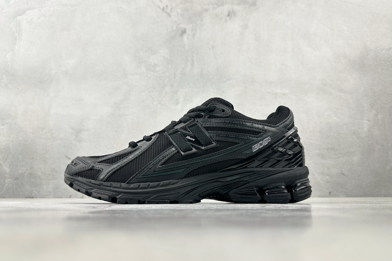 C 版 
大厂出品  New Balance 1906R 黑武士 黑色

货号：M1906RBB
尺码：