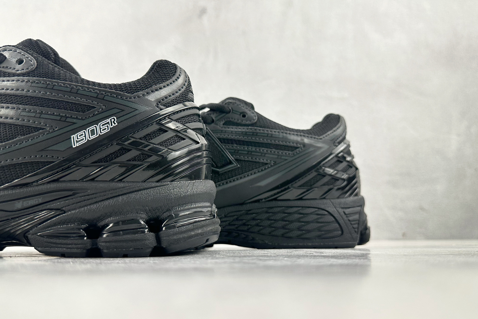 C 版 
大厂出品  New Balance 1906R 黑武士 黑色

货号：M1906RBB
尺码：