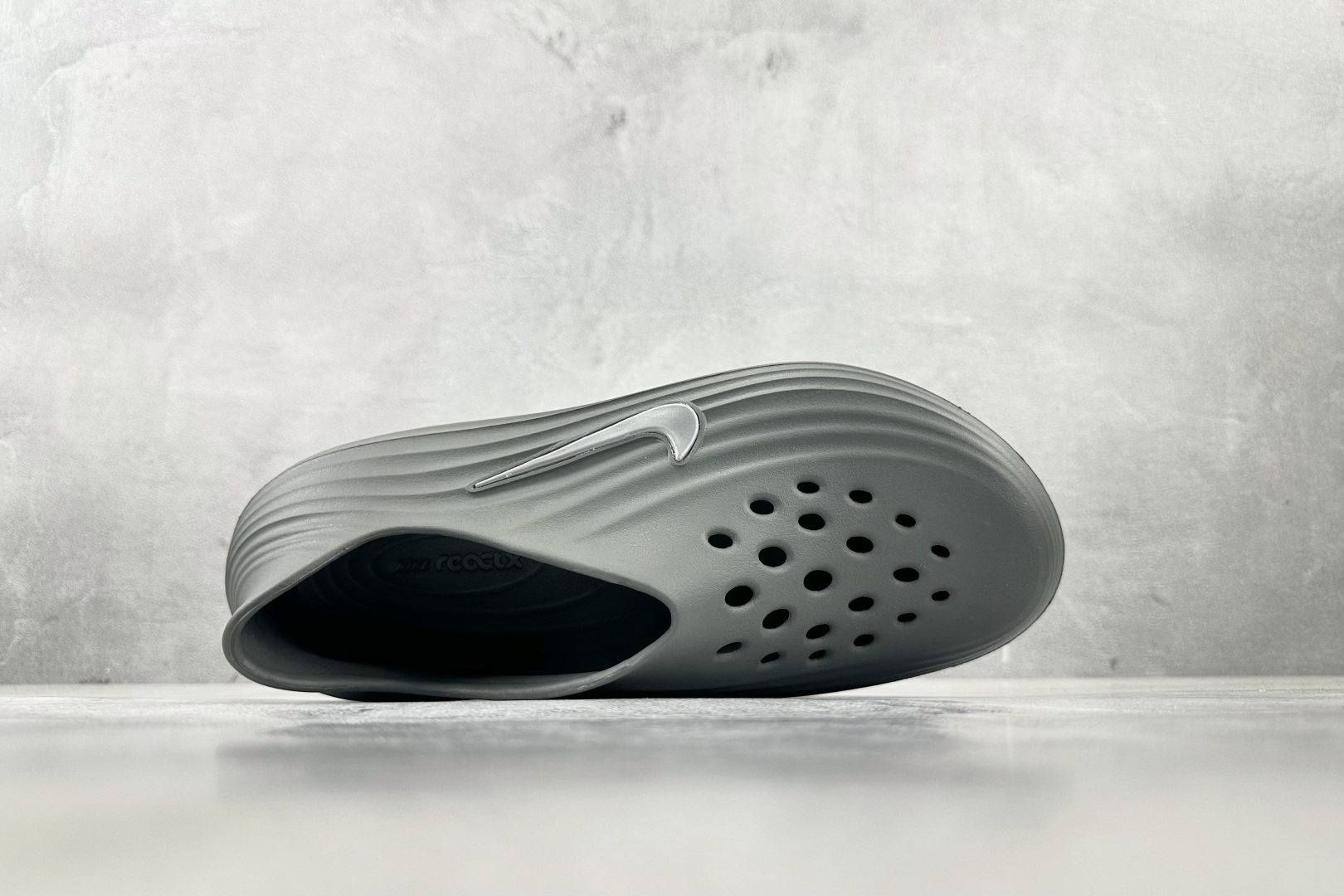 CD 
Nike ReactX Rejuven8 烟灰

货号：HV5060-002
尺码：36 36.
