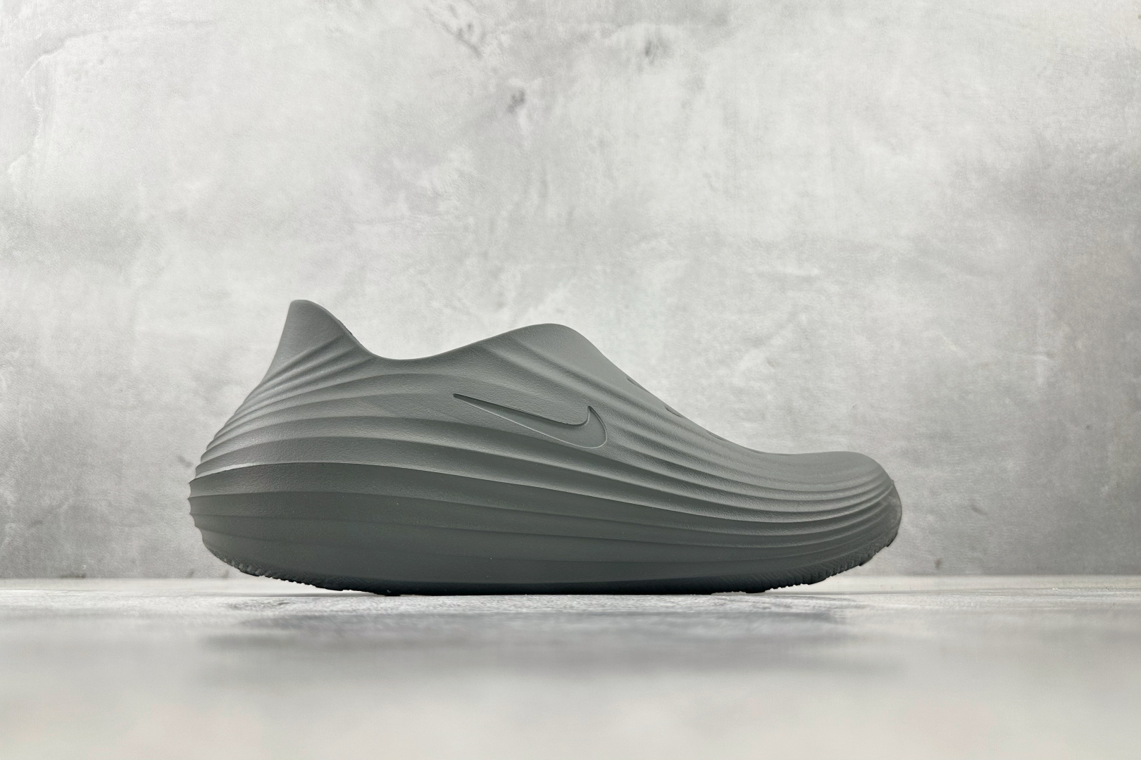 CD 
Nike ReactX Rejuven8 烟灰

货号：HV5060-002
尺码：36 36.