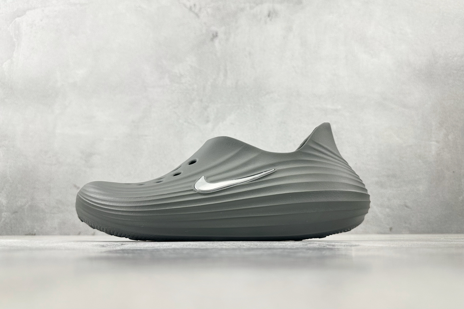 CD 
Nike ReactX Rejuven8 烟灰

货号：HV5060-002
尺码：36 36.