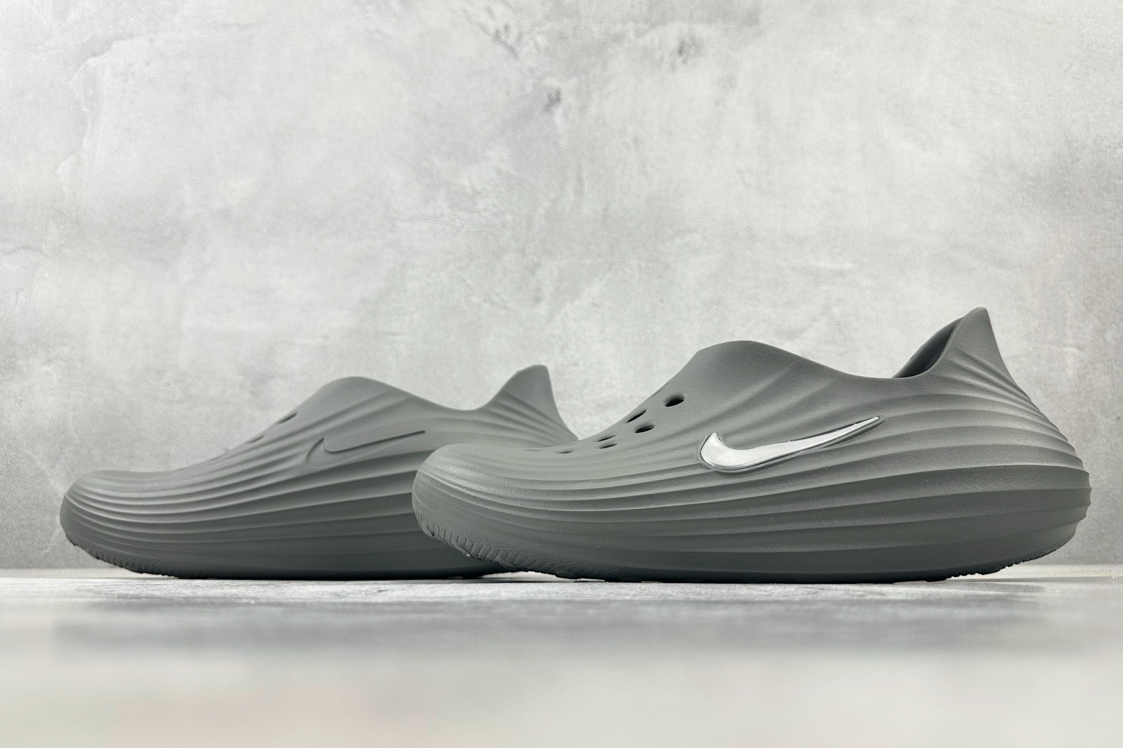 CD 
Nike ReactX Rejuven8 烟灰

货号：HV5060-002
尺码：36 36.