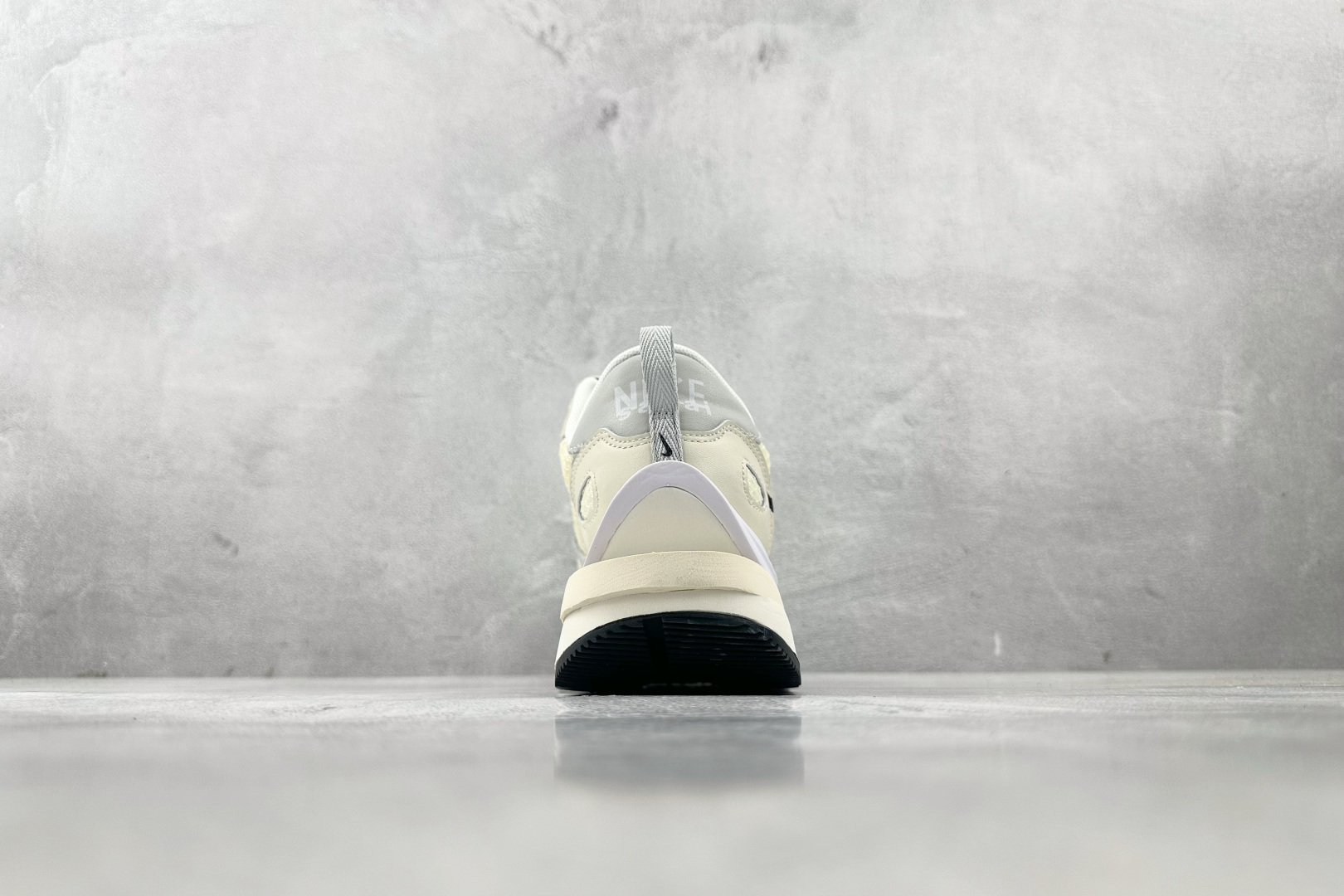 神版 
Nike VaporWaffle白黑

货号：CV1363 101
尺码：36 36.5 37 