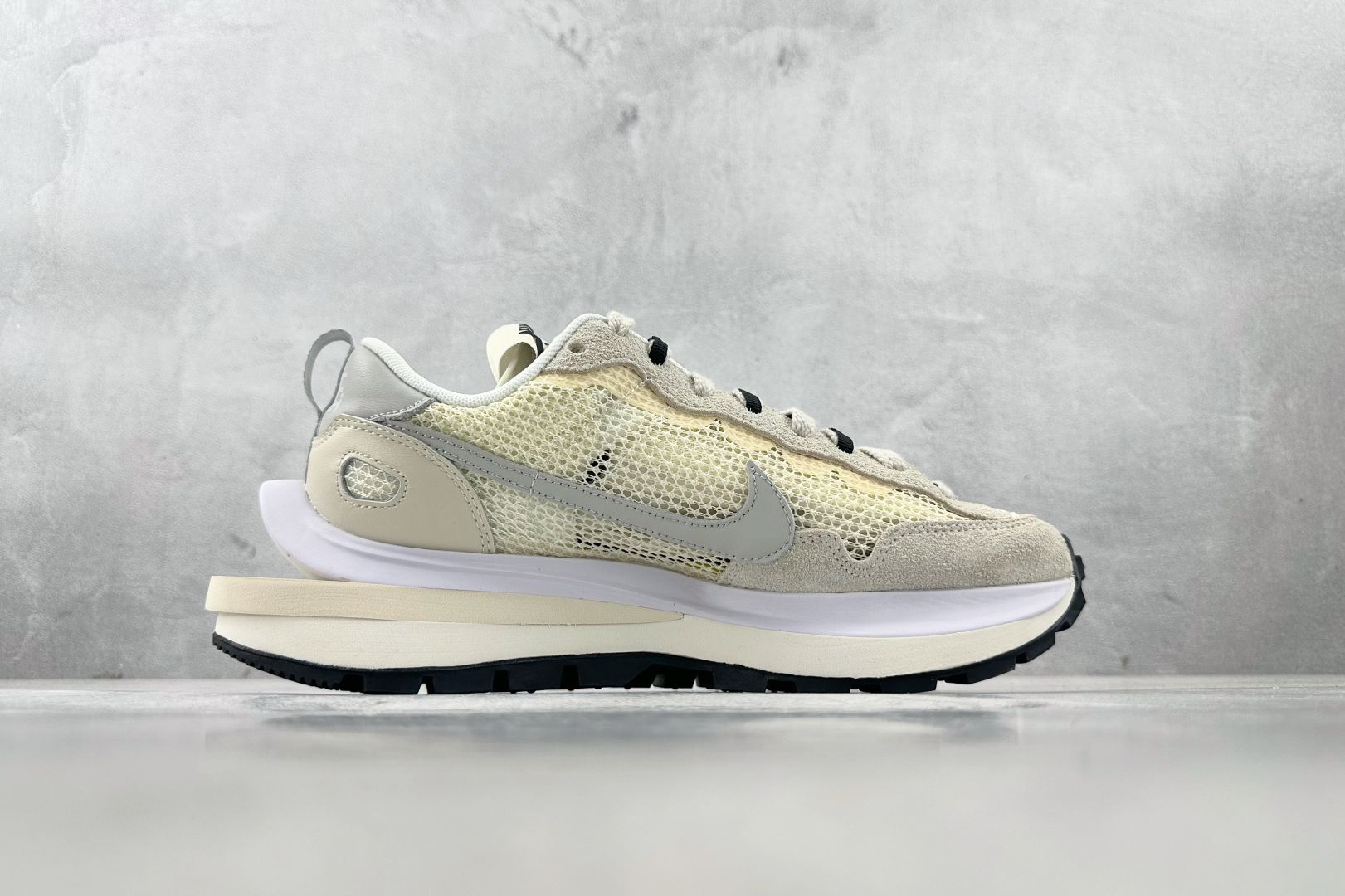 神版 
Nike VaporWaffle白黑

货号：CV1363 101
尺码：36 36.5 37 