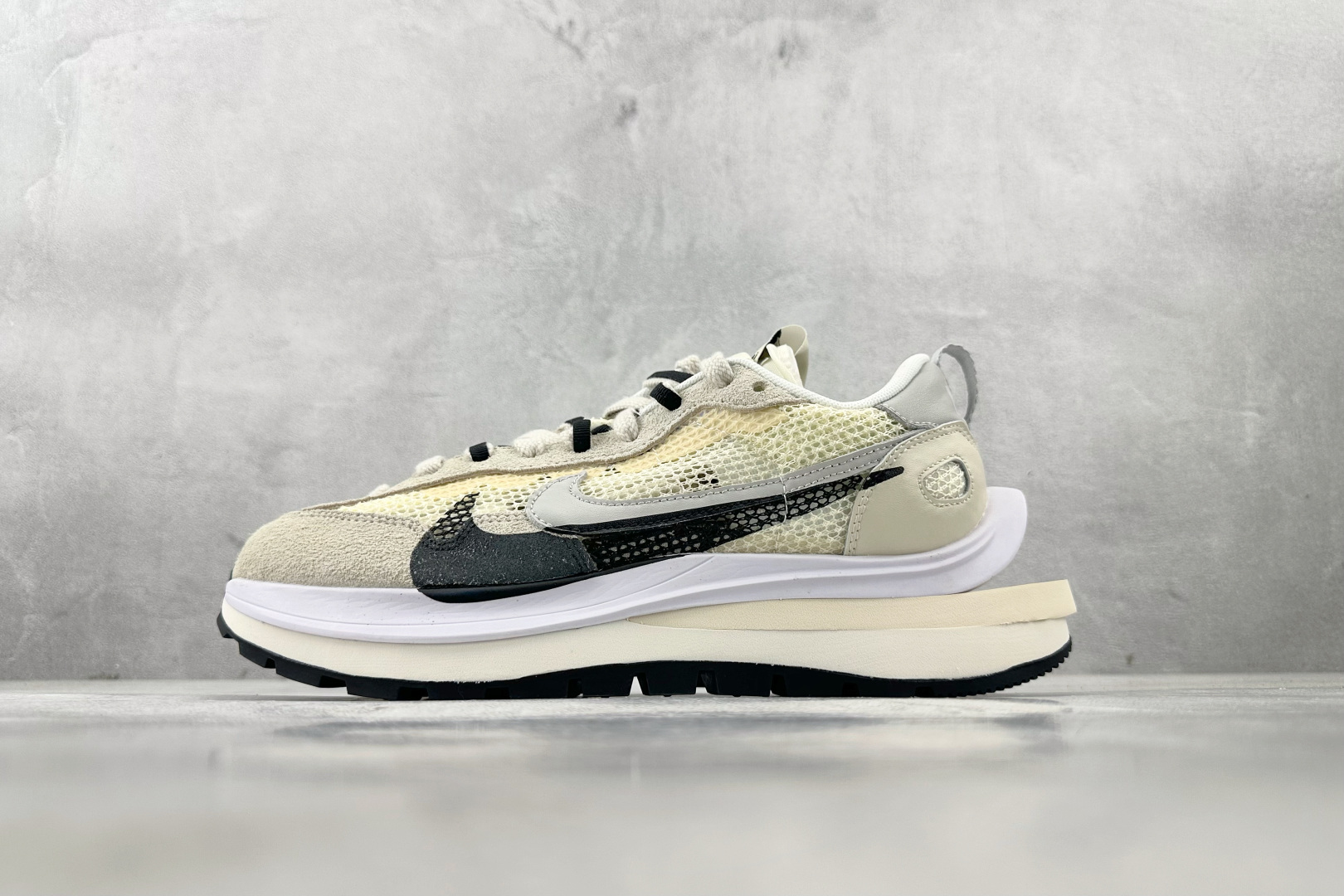 神版 
Nike VaporWaffle白黑

货号：CV1363 101
尺码：36 36.5 37 