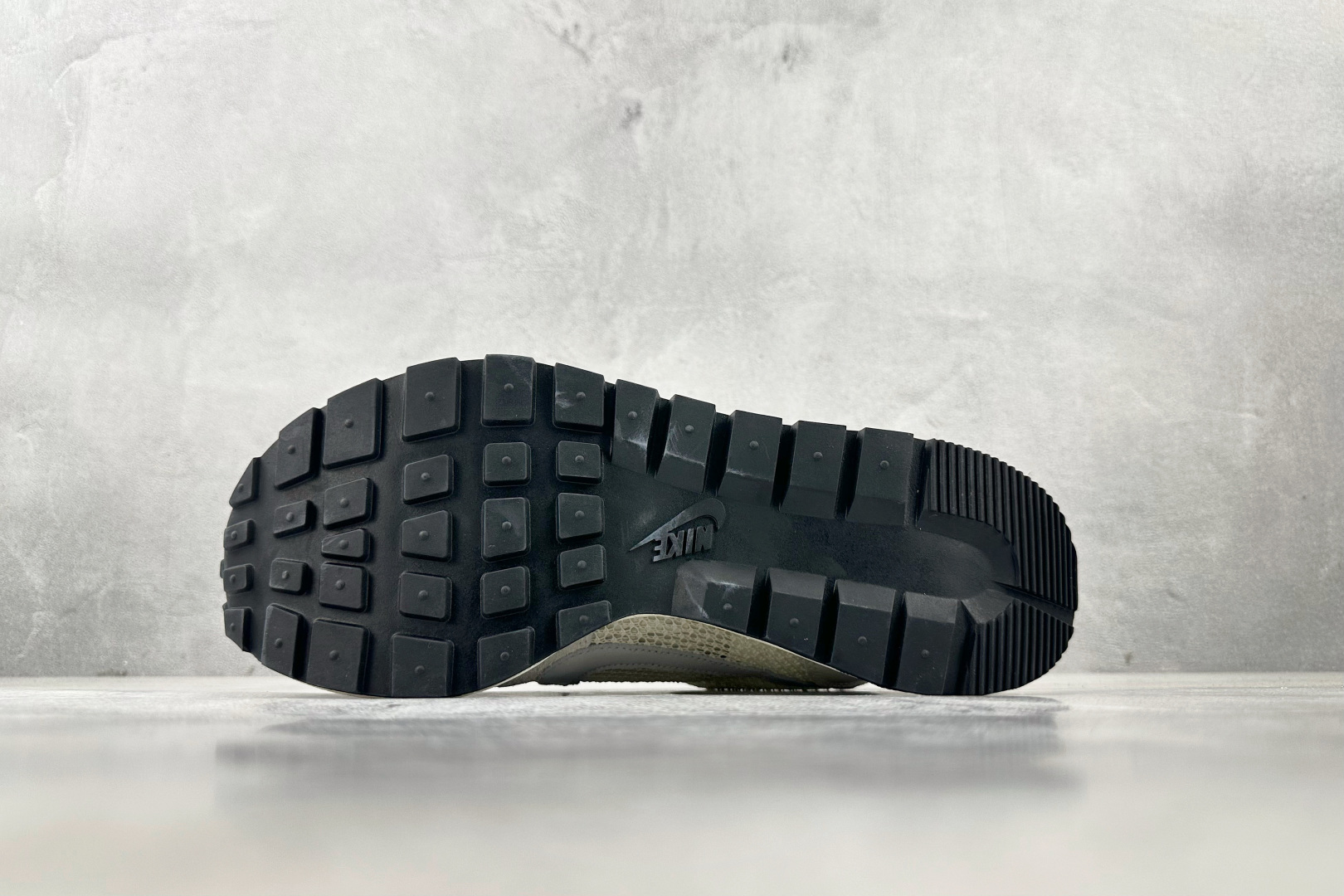 神版 
Nike VaporWaffle白黑

货号：CV1363 101
尺码：36 36.5 37 