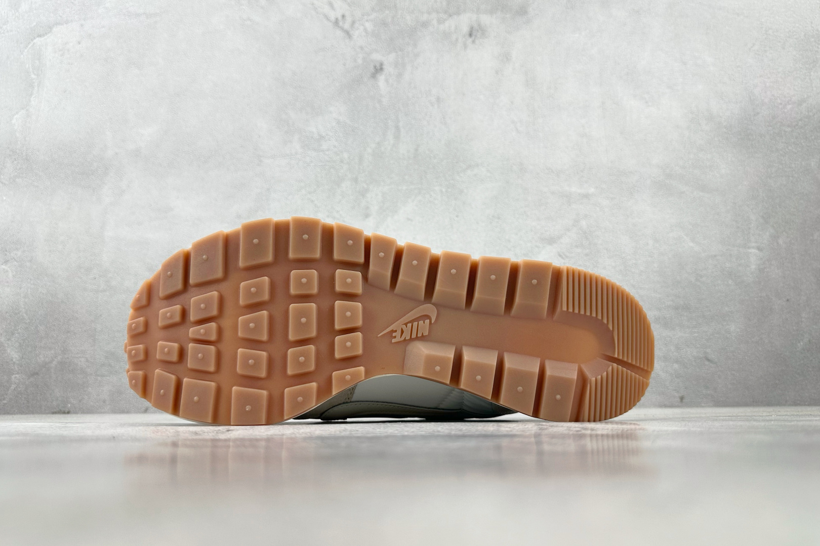 神版 
Sacai x Nike VaporWaffle white and gum 生胶 米白

货号
