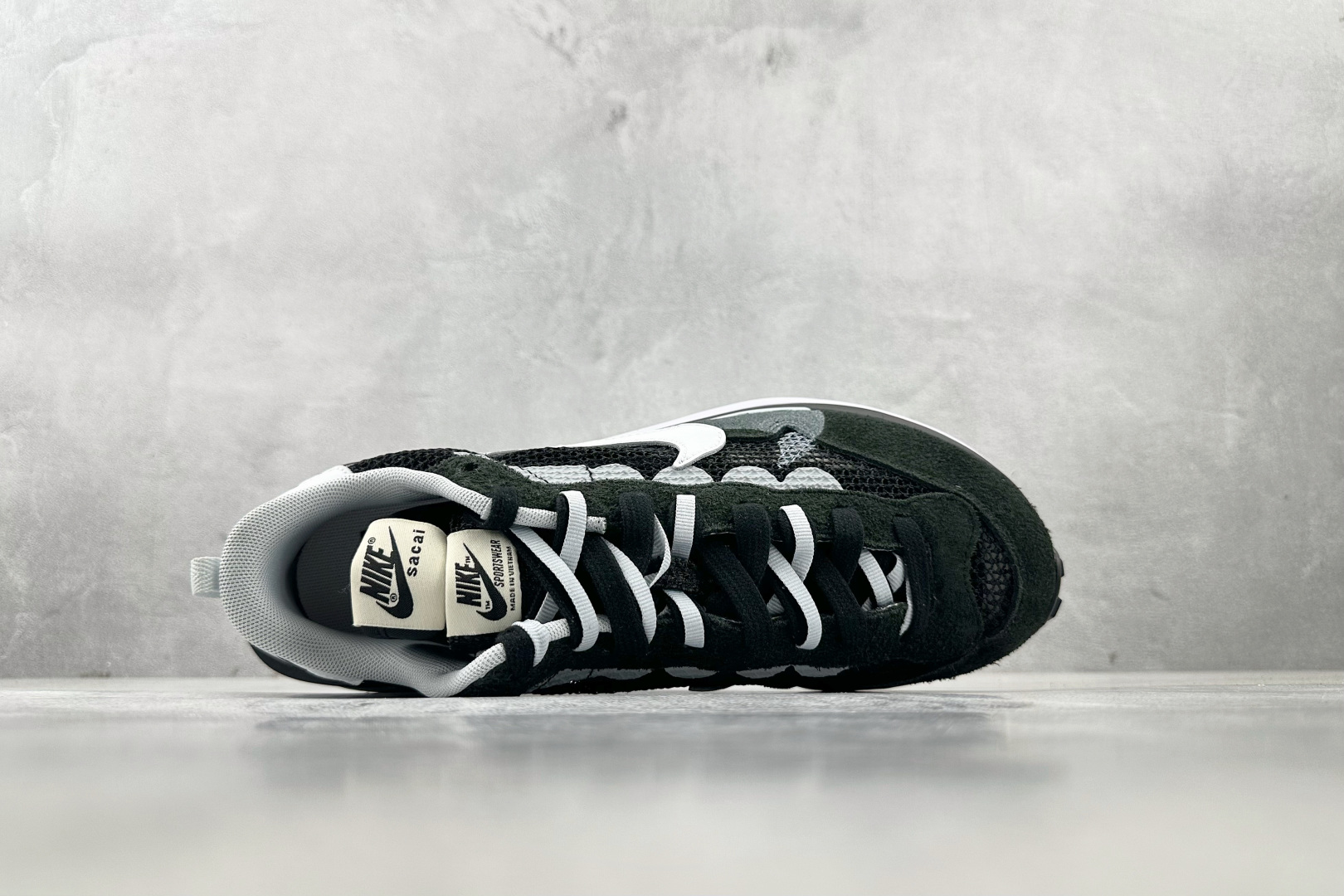 神版 
Sacai x Nike VaporWaffle black and white黑白

货号：C